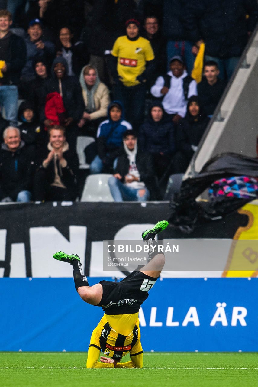 Häckens Alexander Faltsetas jublar