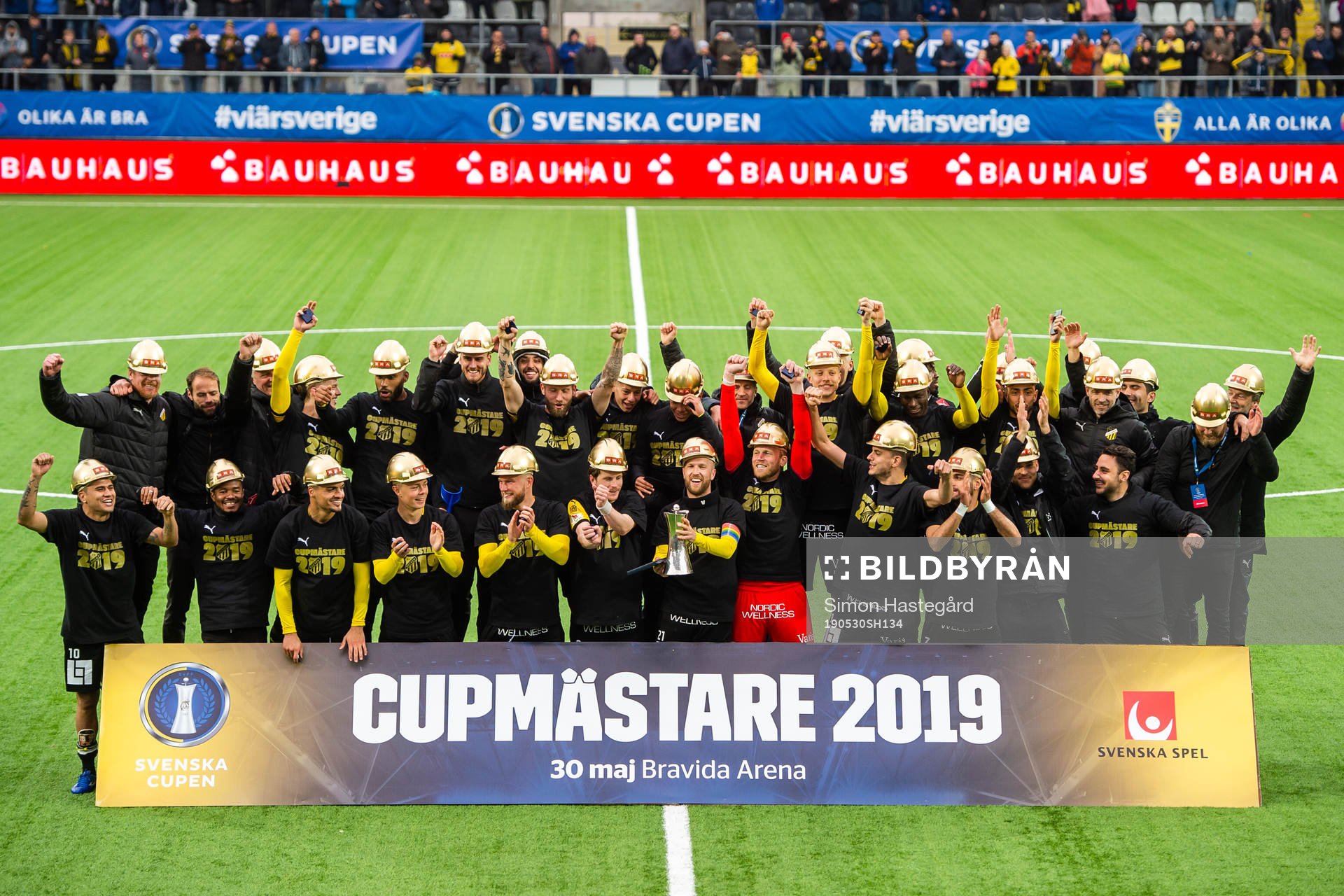 Häckens spelare jublar