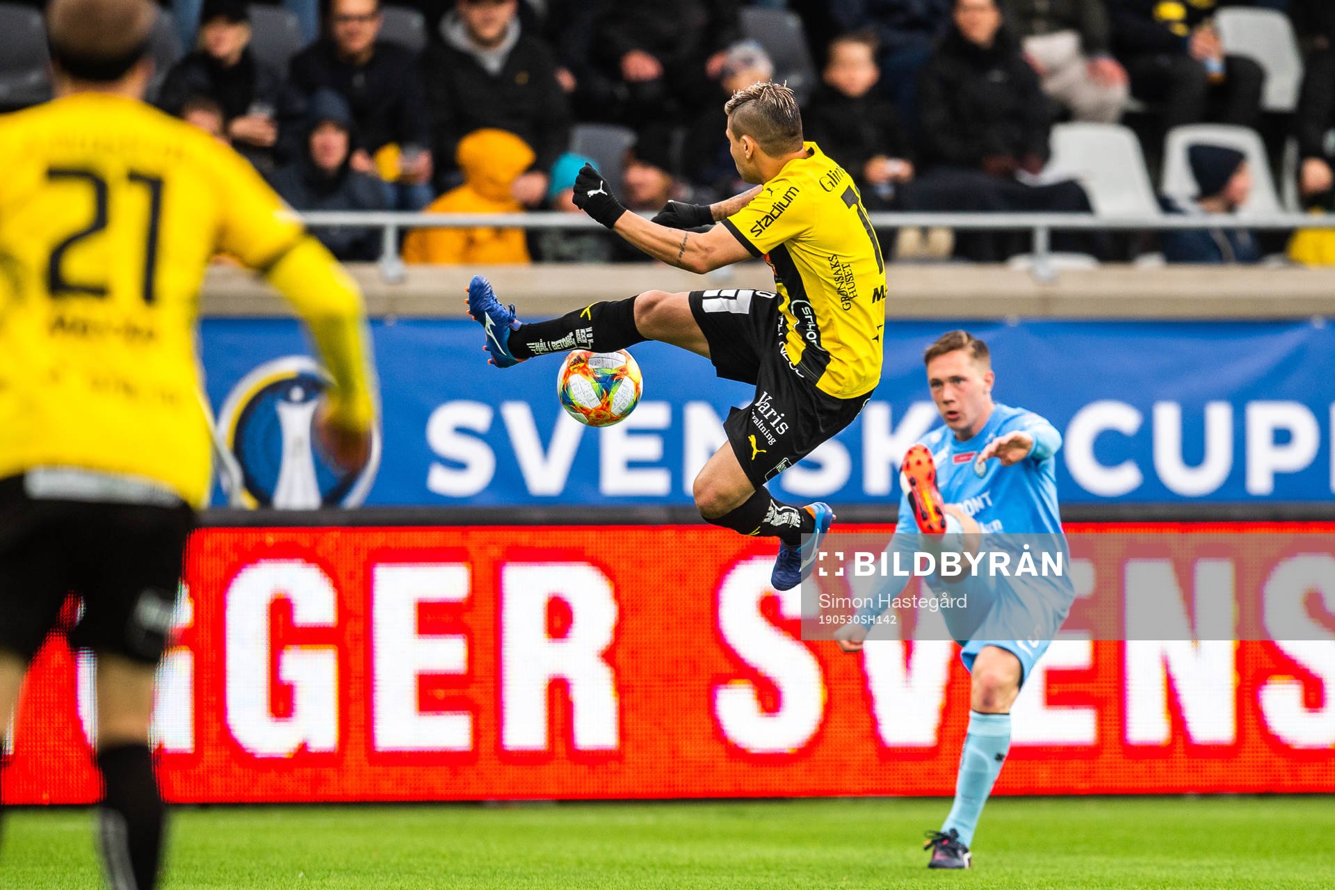 Häckens Paulinho täcker skott från AFC Eskilstunas