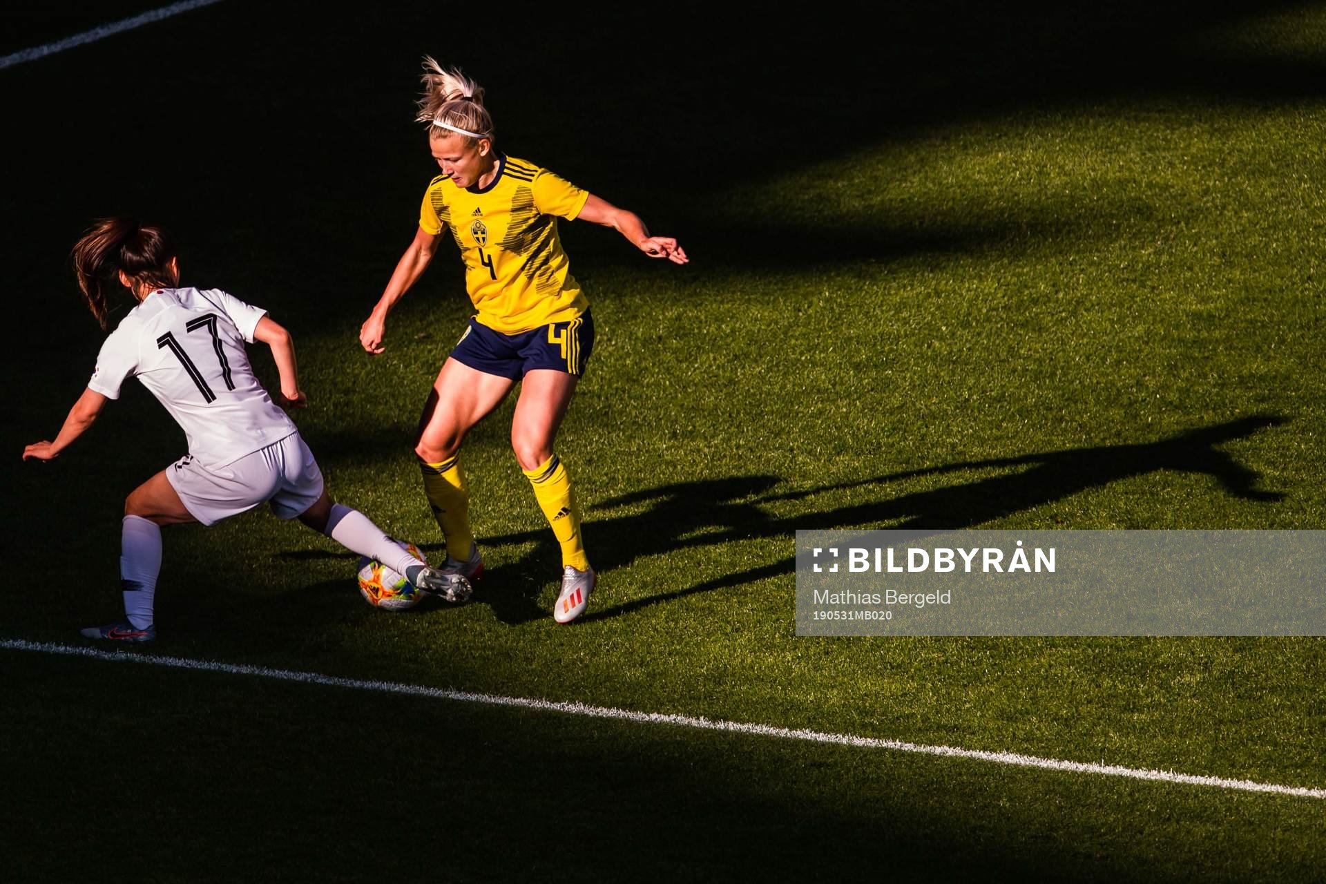 Geummin Lee of South Korea and Hanna Glas of Sweden