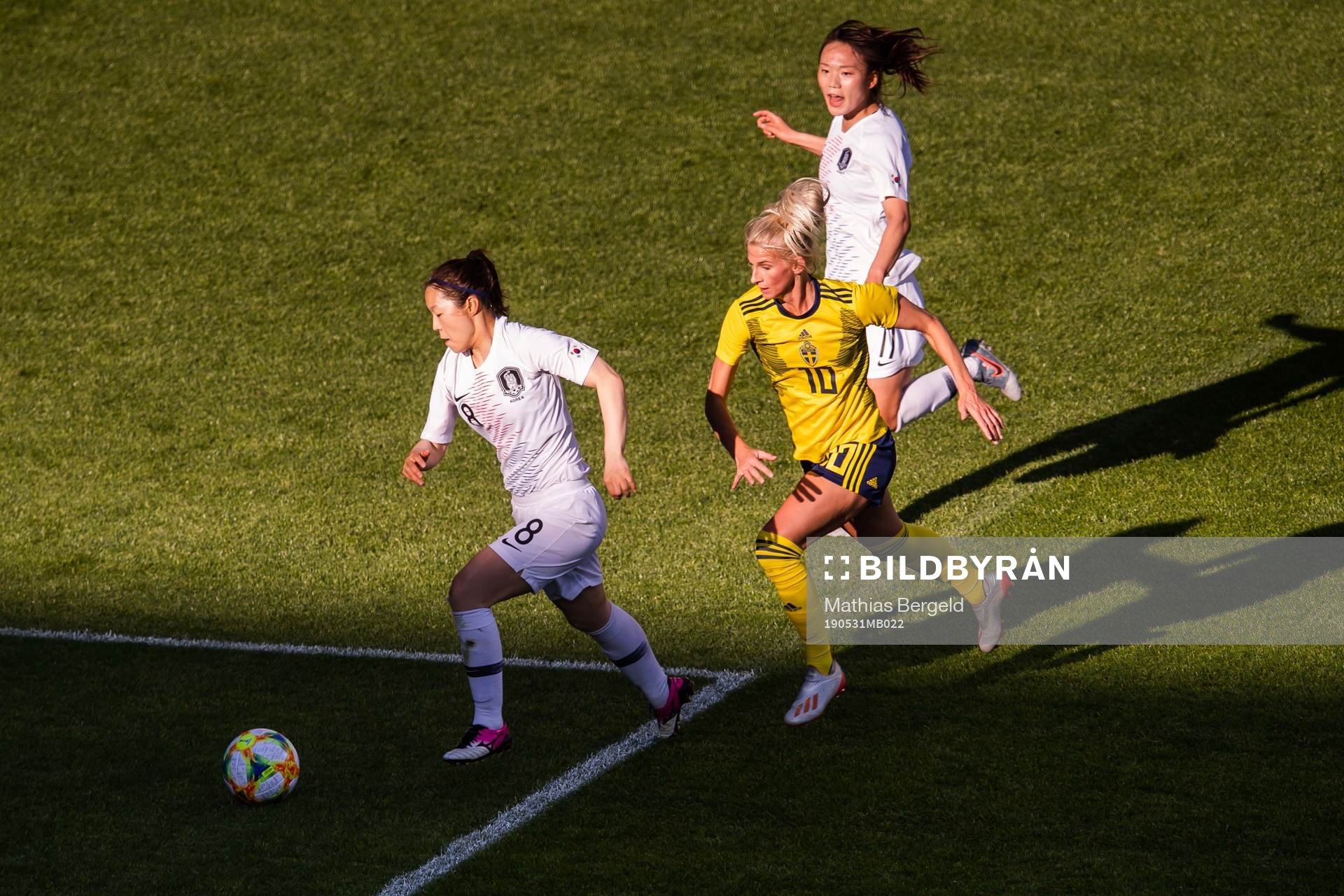 So Hyun Cho of South Korea and Sofia Jakobsson of Sweden