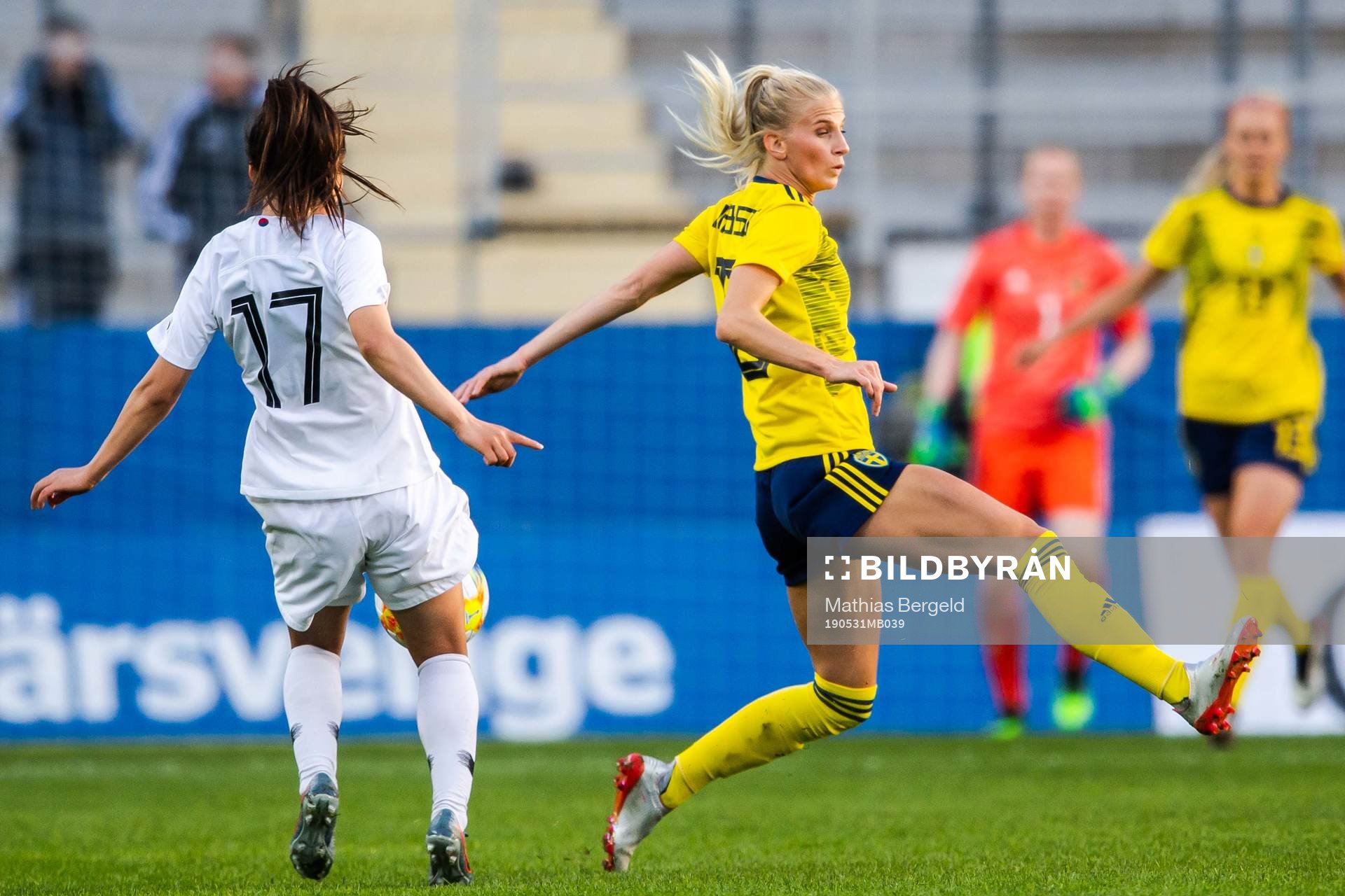 Geummin Lee of South Korea and Sofia Jakobsson of Sweden