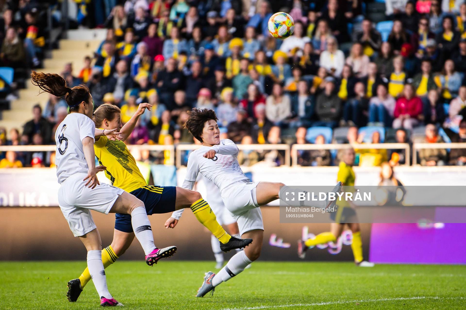 So Hyun Cho of South Korea and Anna Anvegård of Sweden