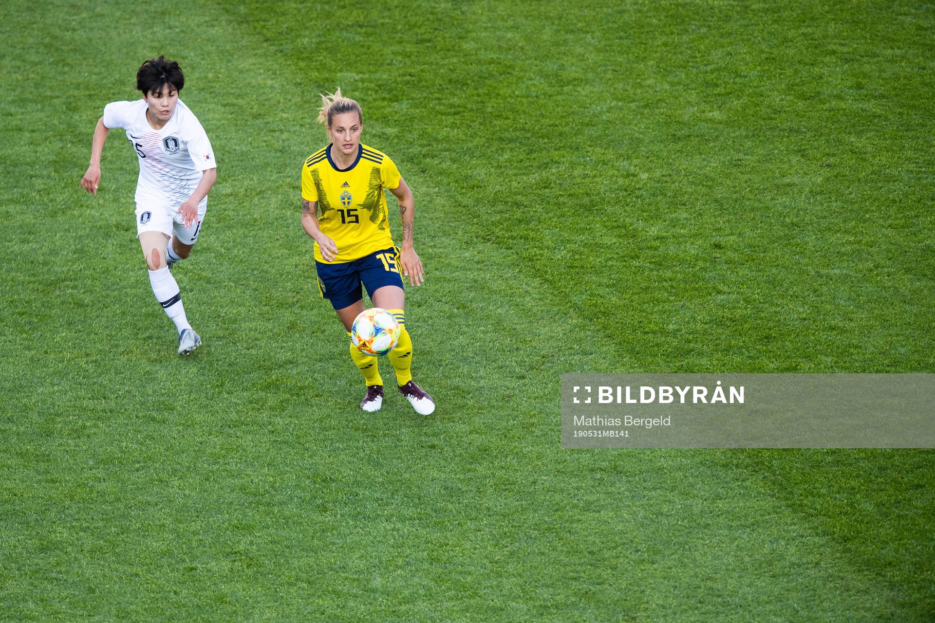 Youngju Lee of South Korea and Nathalie Björn of Sweden