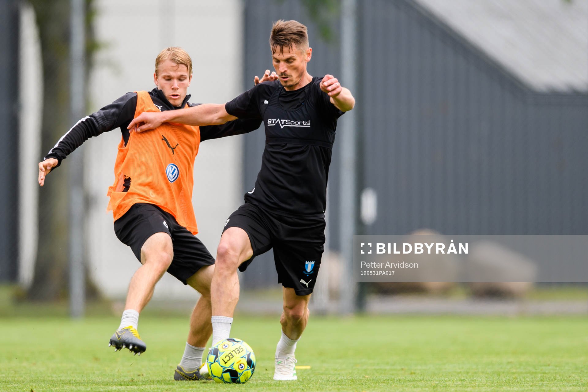 Oscar Lewicki och Markus Rosenberg under en fotbollsträning med Malmö FF den 31 maj 2019 i Malmö.