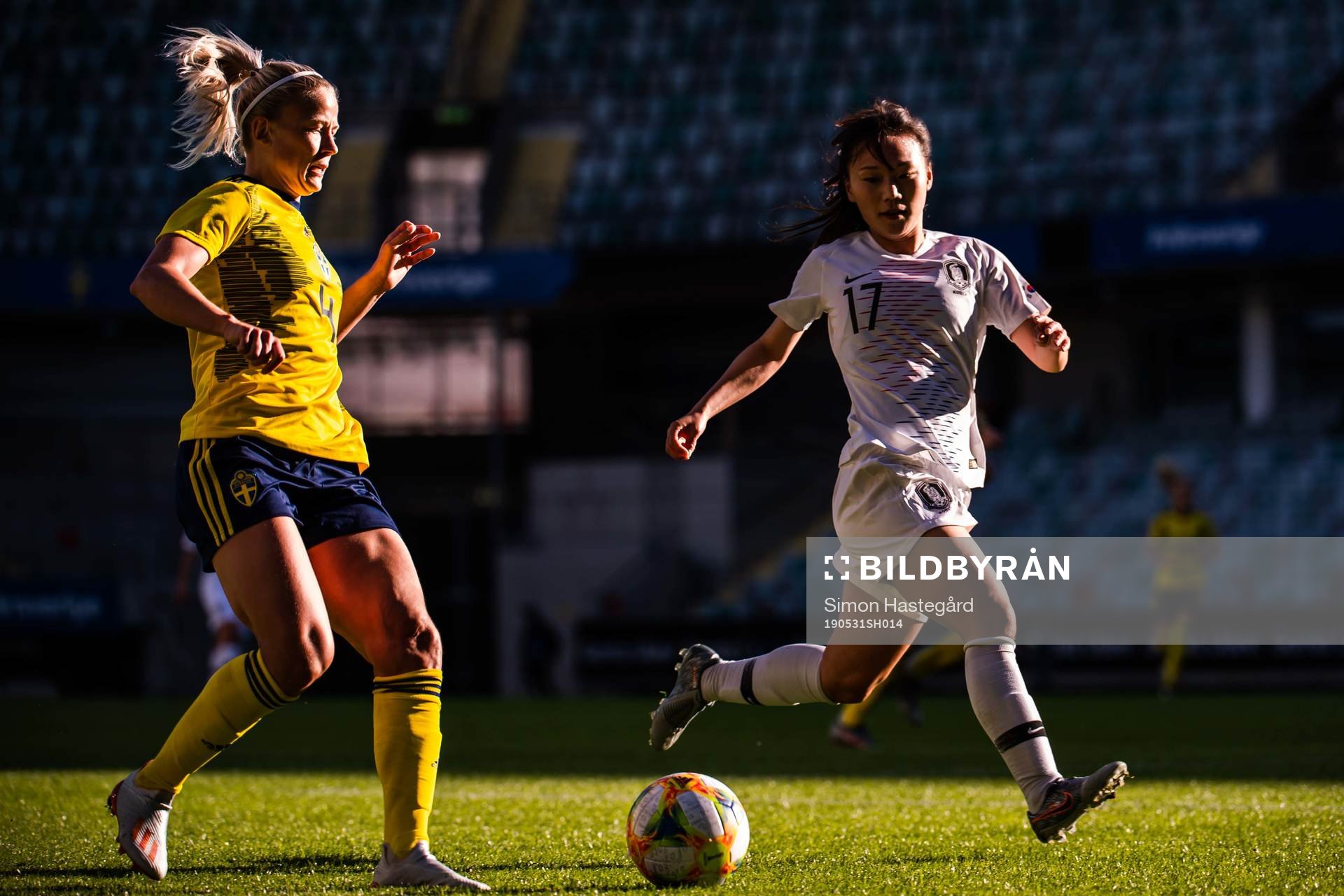 Hanna Glas of Sweden and Geummin Lee of South Korea during the women’s international friendly football match between Sweden and South Korea on May 31, 2019 in Gothenburg.