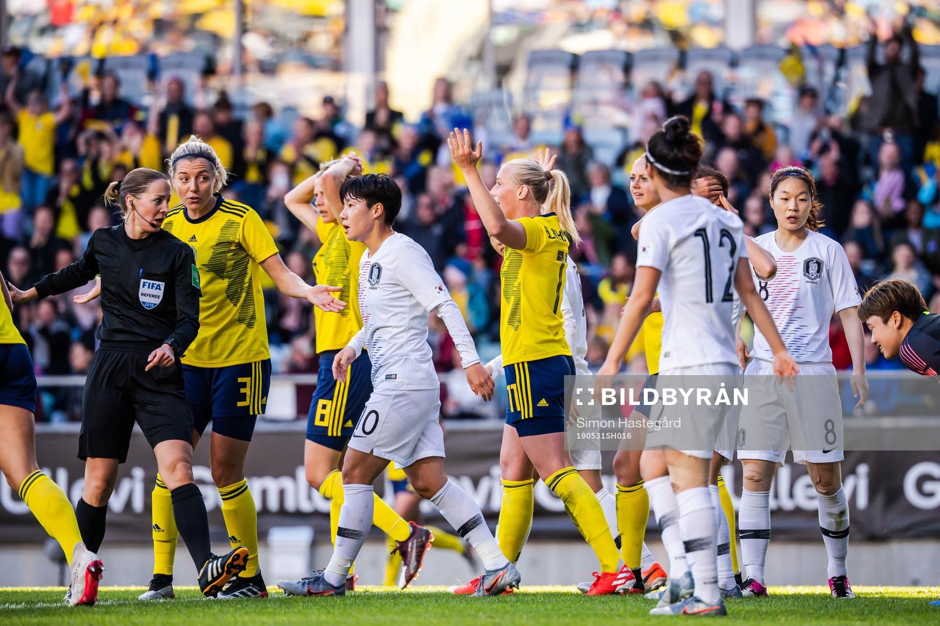 Linda Sembrant and Stina Blackstenius of Sweden reats