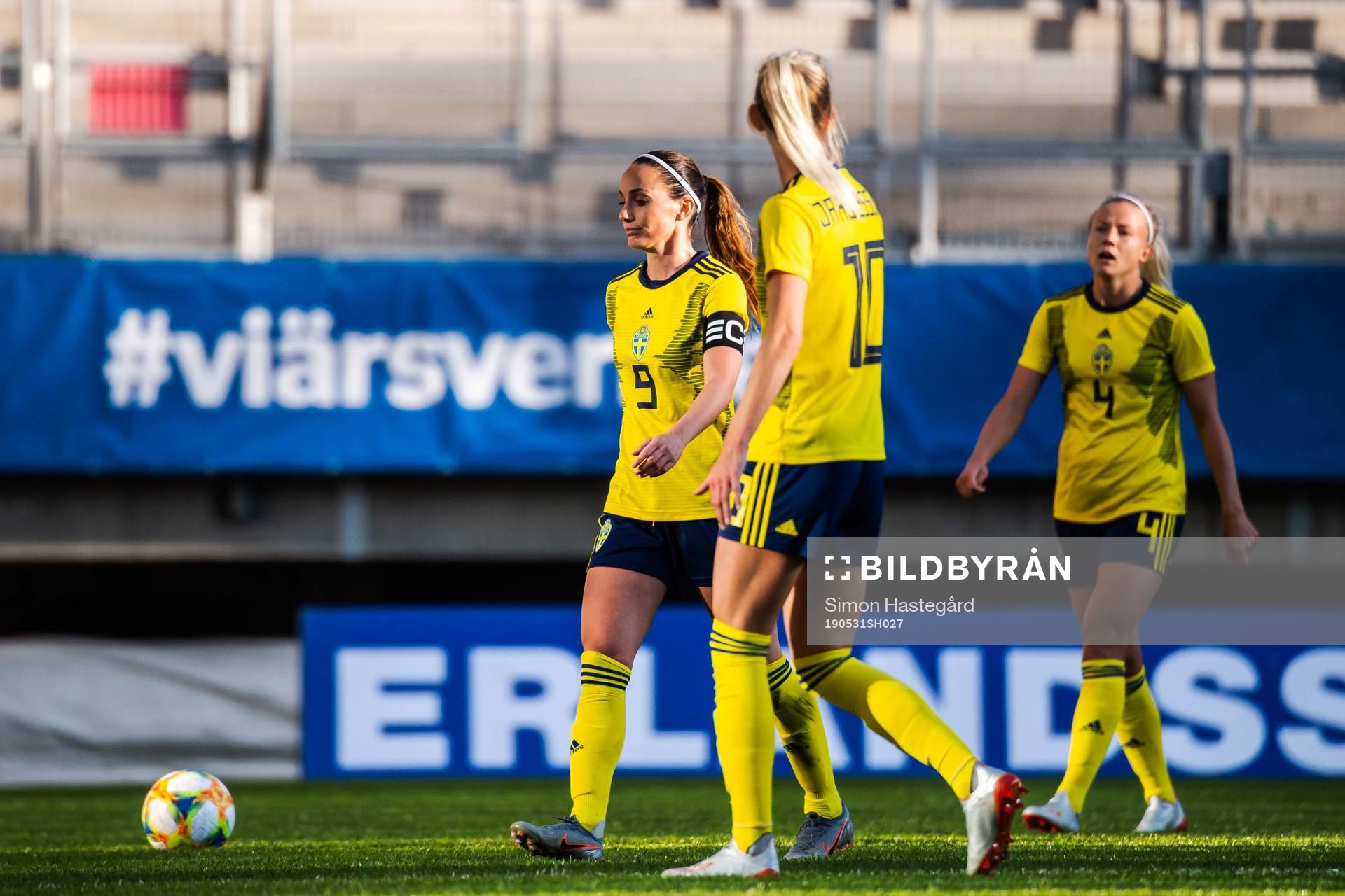 Kosovare Asllani, Sofia Jakobsson and Hanna Glas of Sweden