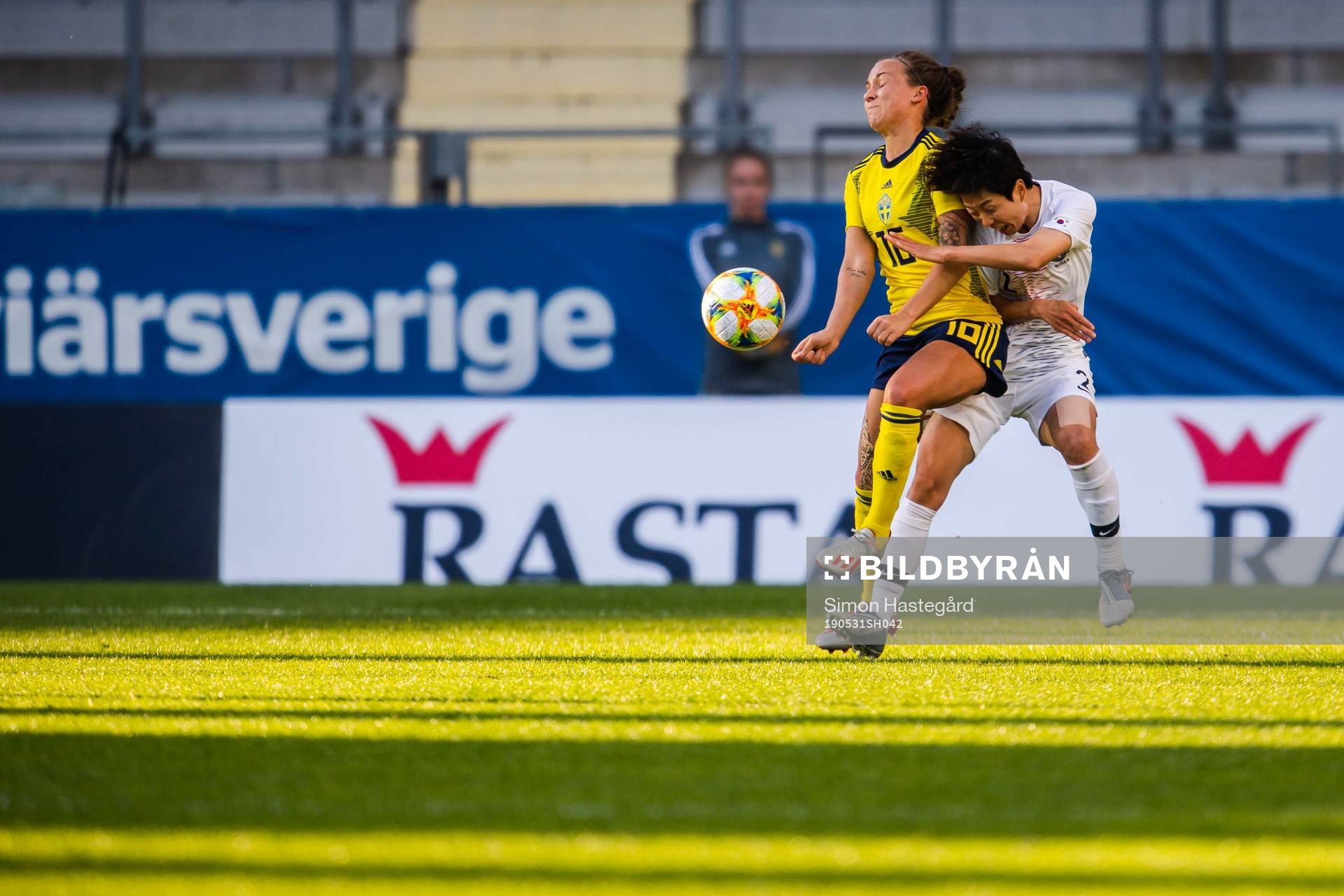 Julia Zigiotti Olme of Sweden and Eunmi Lee of South Korea