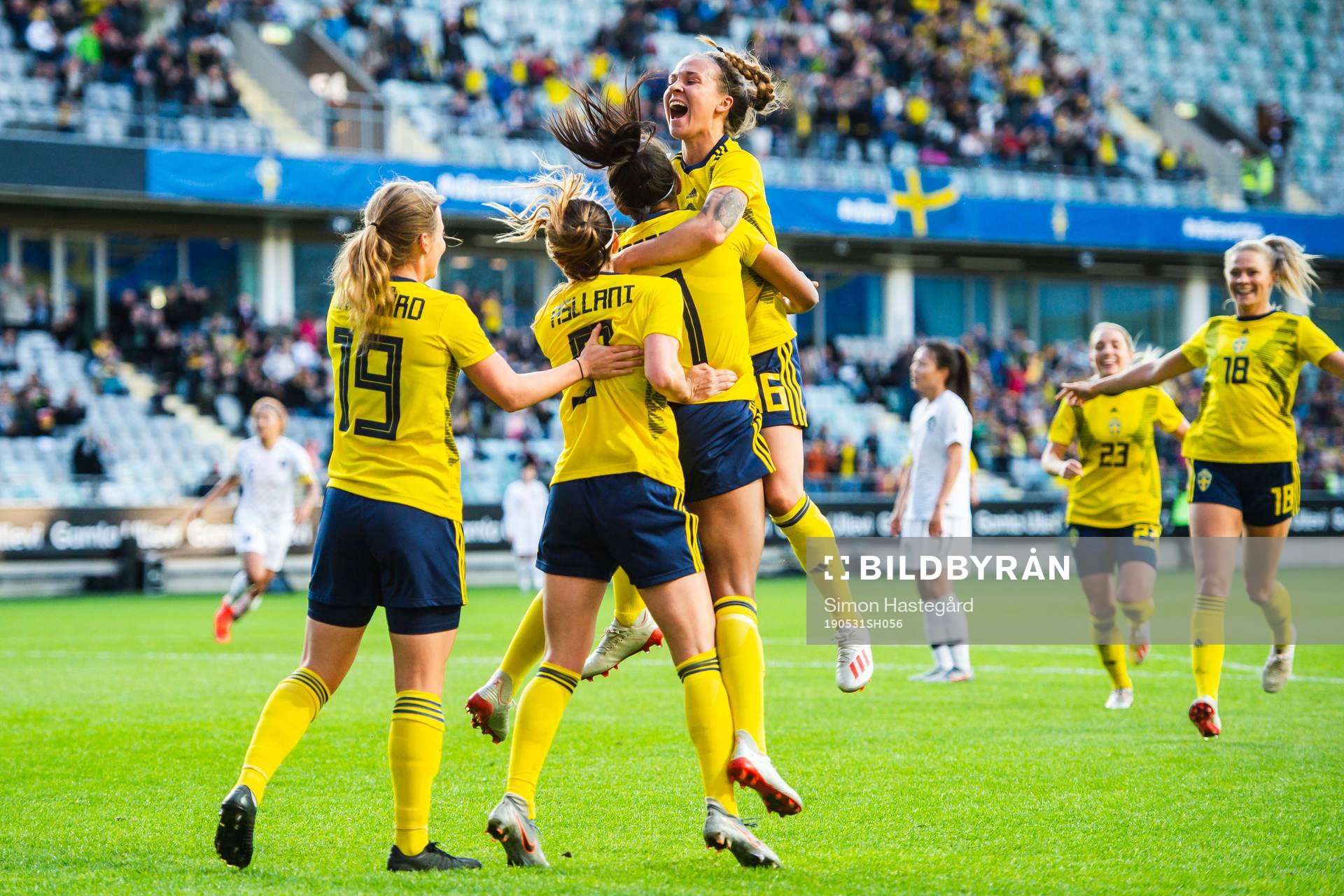 Anna Anvegård, Kosovare Asllani, Madelen Janogy and Julia