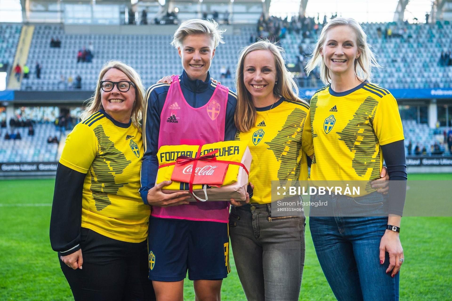 Lina Hurtig of Sweden receives Most valuable player