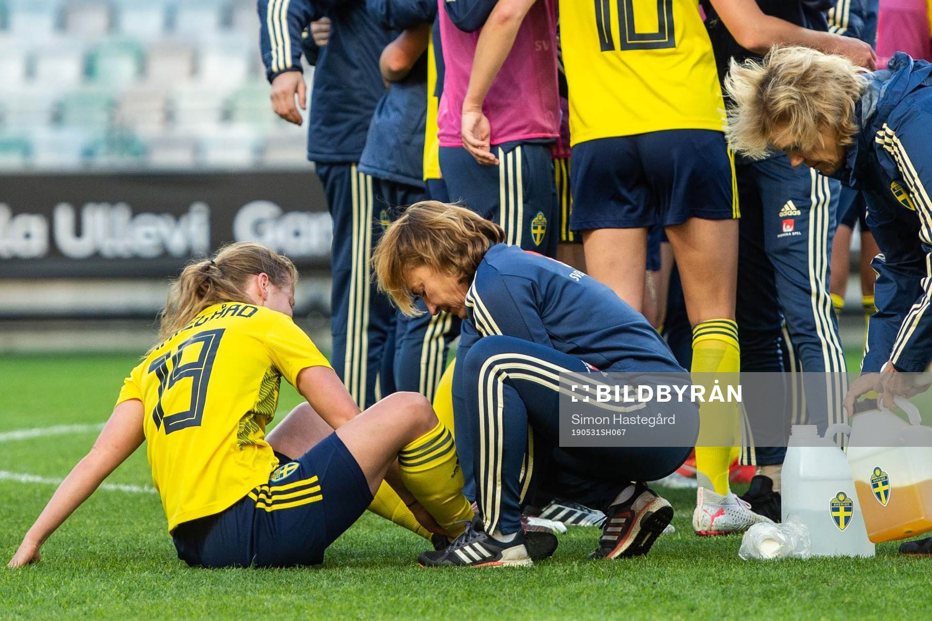 Anna Anvegård of Sweden receives treatment