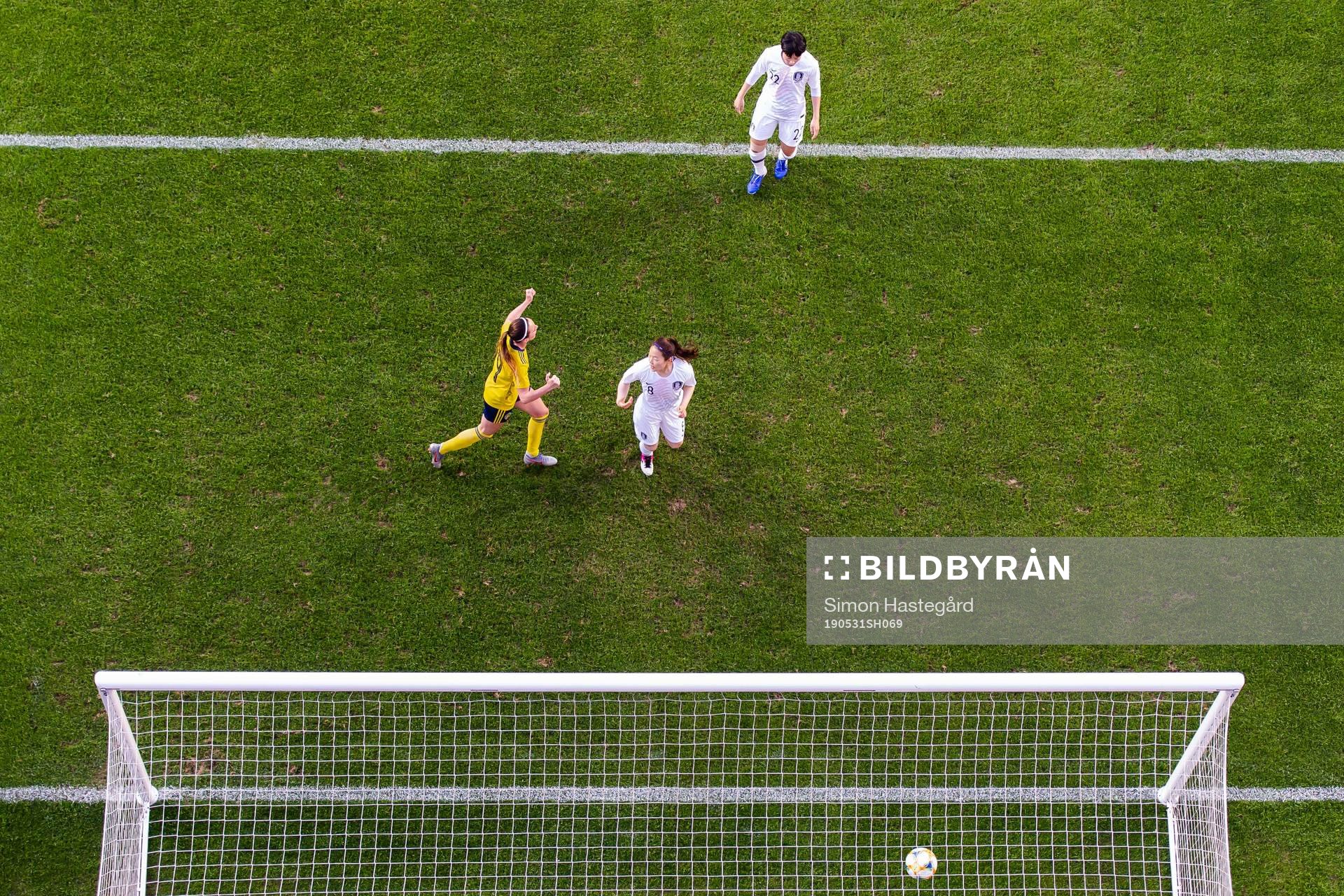 Kosovare Asllani of Sweden celebrates while Hwayeon Son and