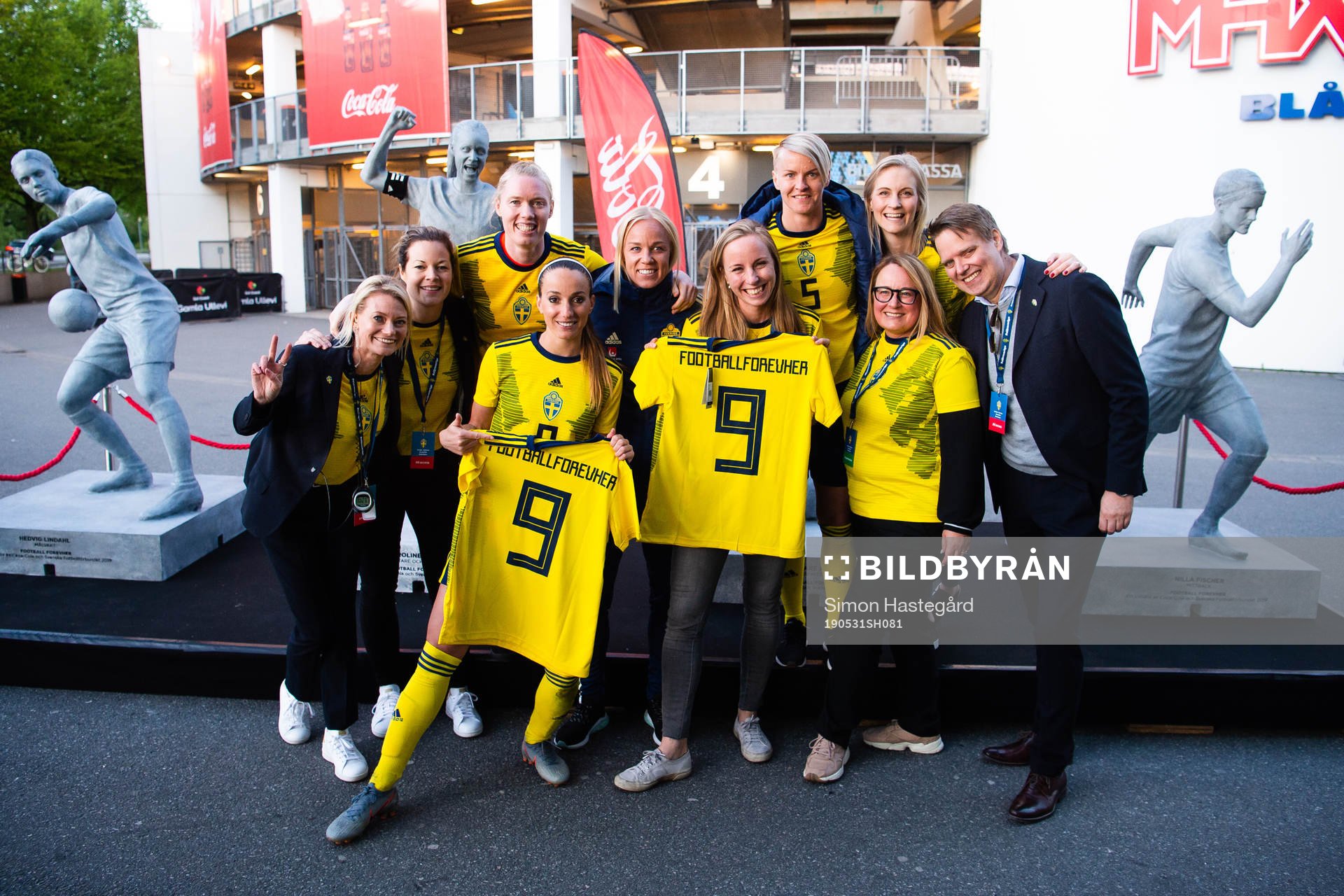 Goalkeeper Hedvig Lindahl , Kosovare Asllani , Caroline