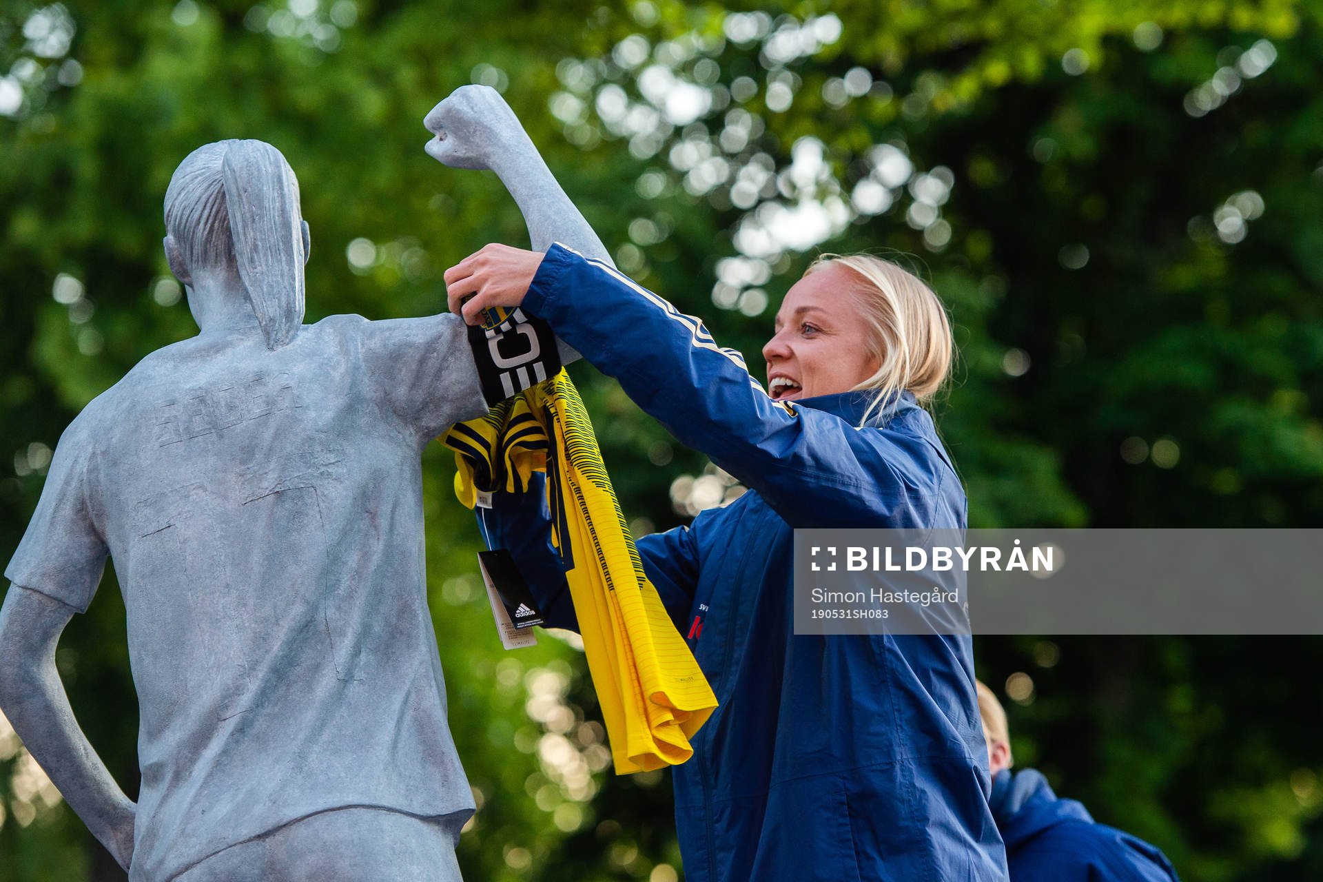 Caroline Seger of Sweden removes the captain's armband of