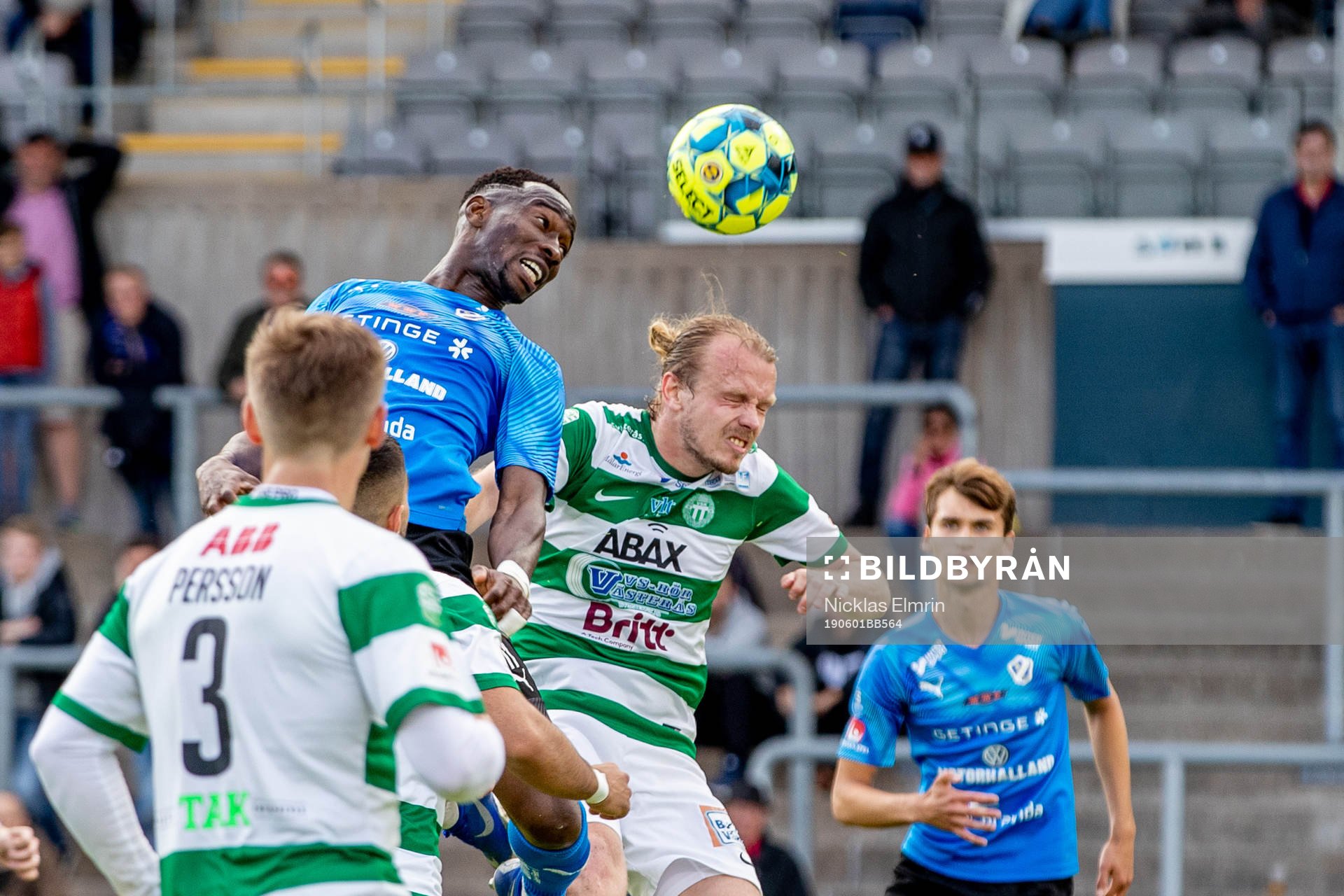 Halmstads Sadat Karim mot Västerås Jesper Florén