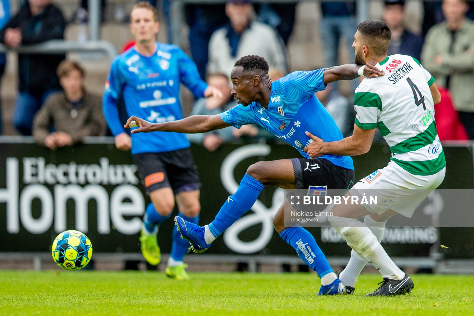Halmstads Sadat Karim mot Västerås Sean Sabetkar