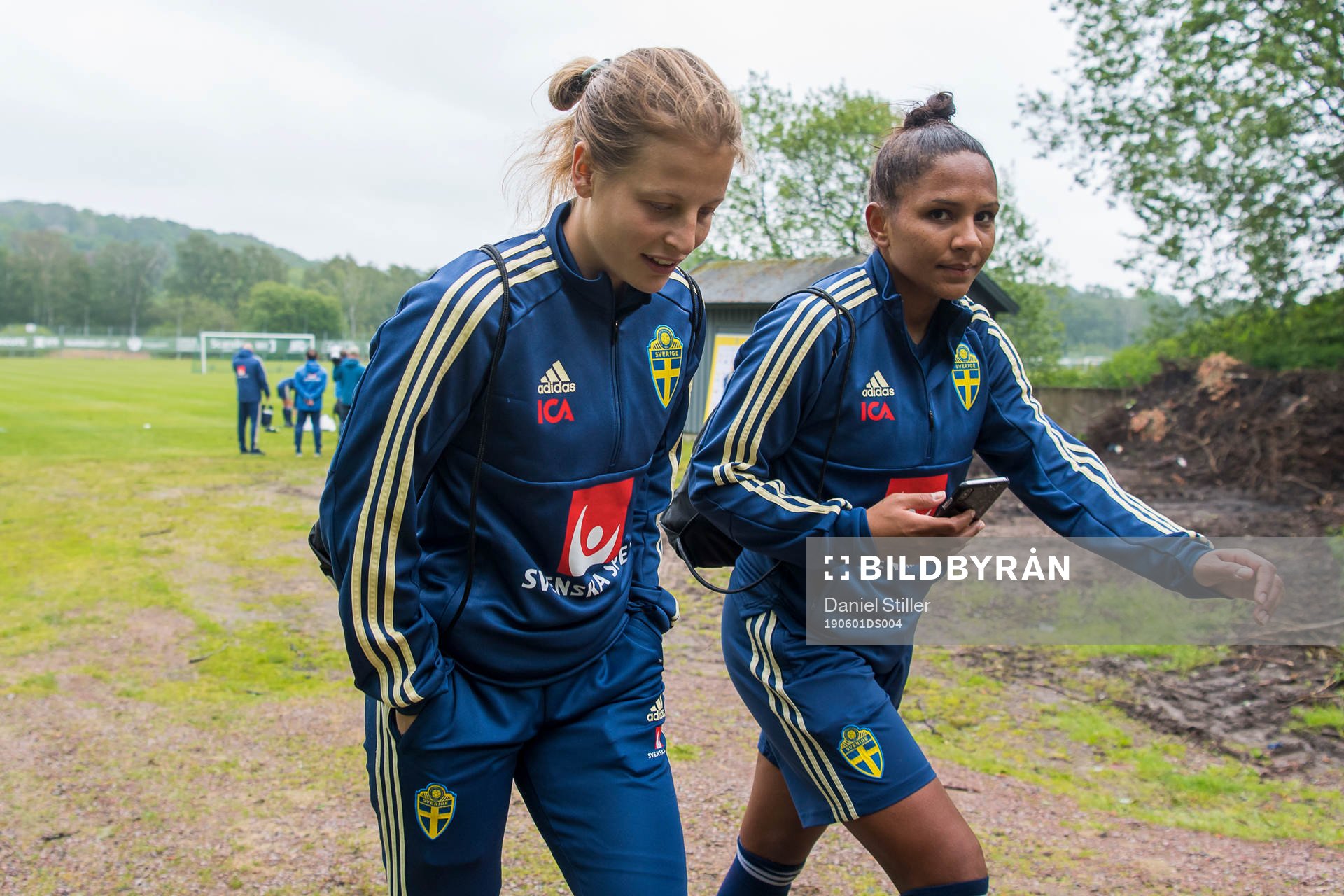 Anna Anvegård and Madelen Janogy of Swedish women national