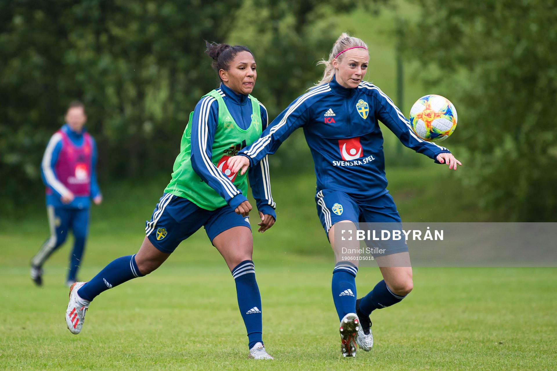 Madelen Janogy and Amanda Ilestedt of Swedish women