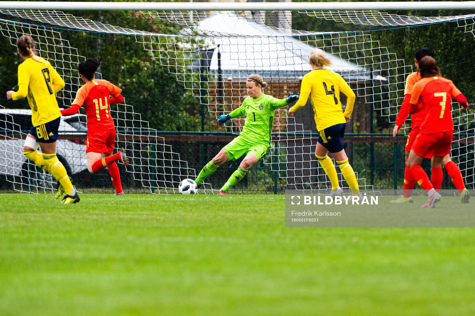 Sveriges målvakt Cajsa Andersson under fotbollsmatchen U23 dam mellan Sverige och Kina den 1 juni 2019 i Karlstad.