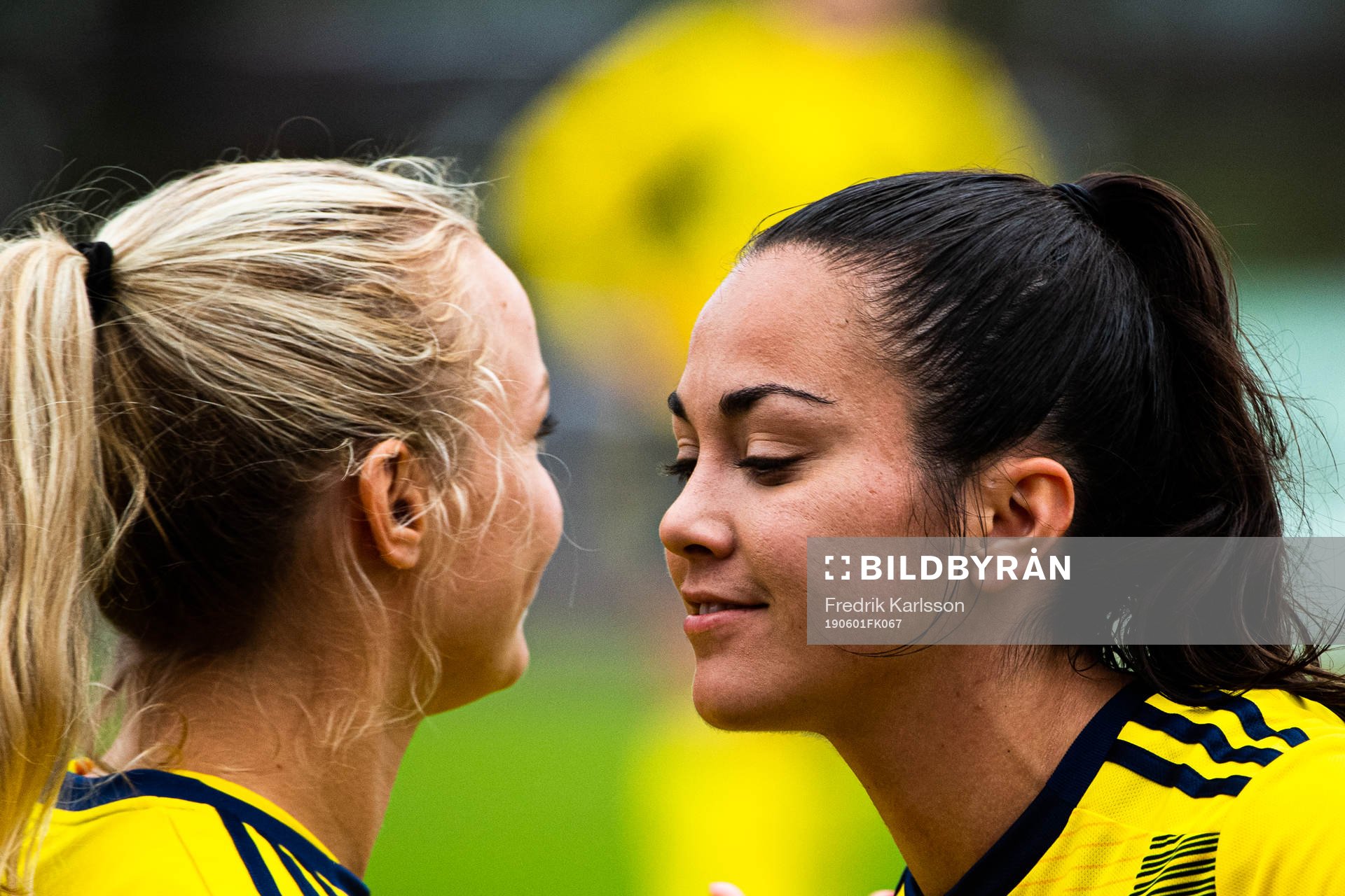 Sveriges Michelle de Jongh jublar med lagkamrat