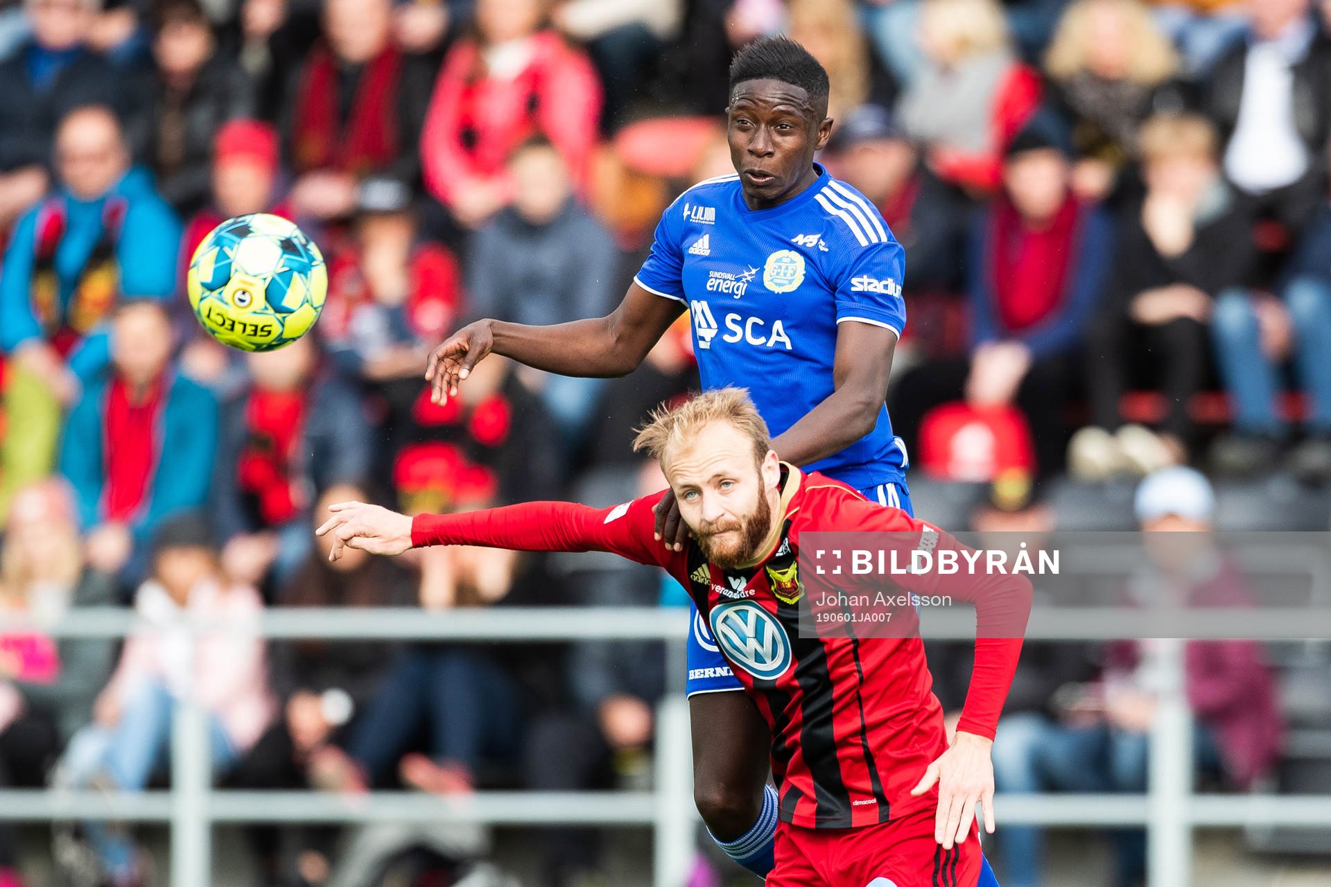 Östersunds Curtis Edwards och Sundsvalls Peter Wilson i