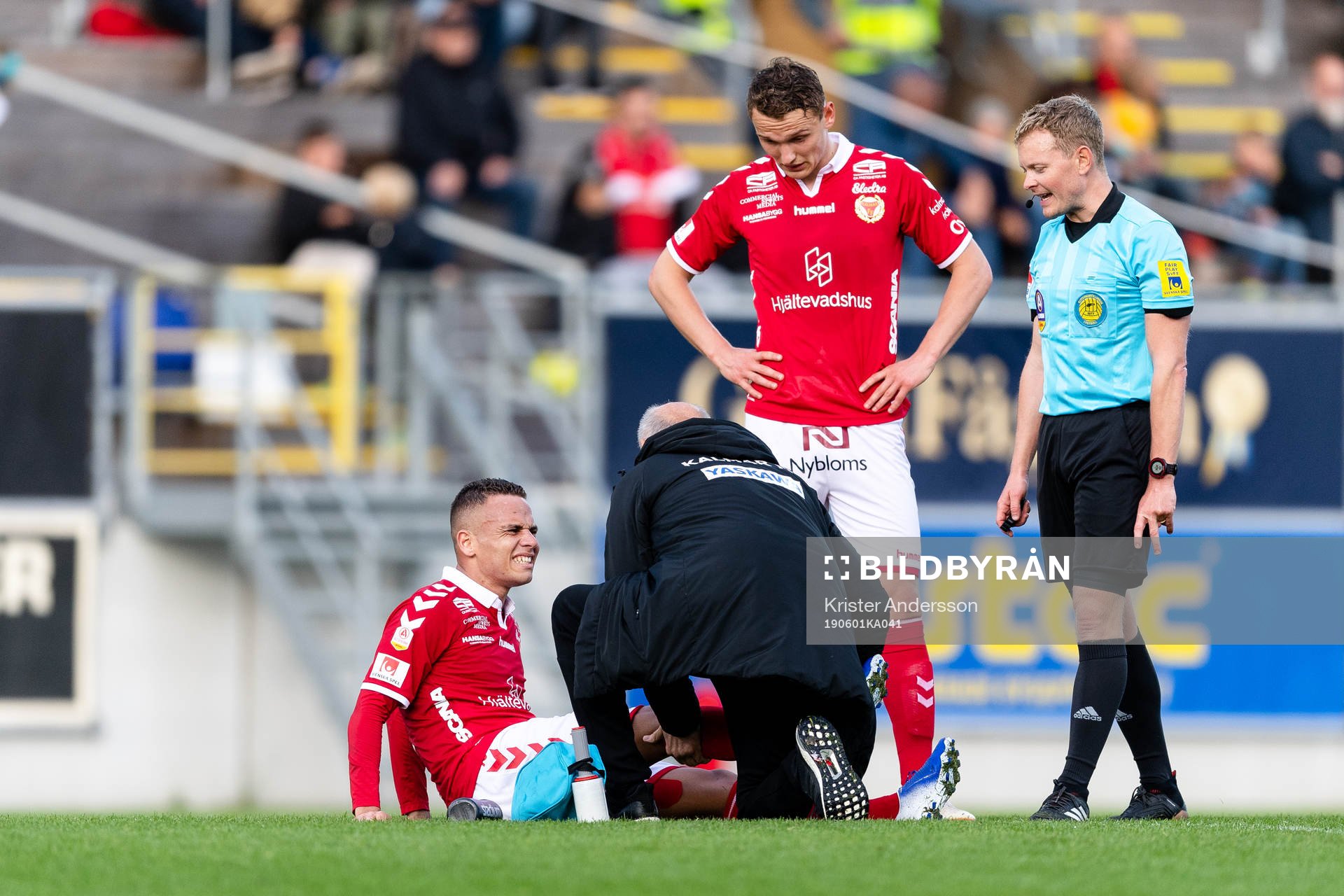 Kalmars Rafael Gimenes Da Silva med skada under fotbollsmatchen i Allsvenskan mellan Falkenberg och Kalmar den 1 juni 2019 i Falkenberg.