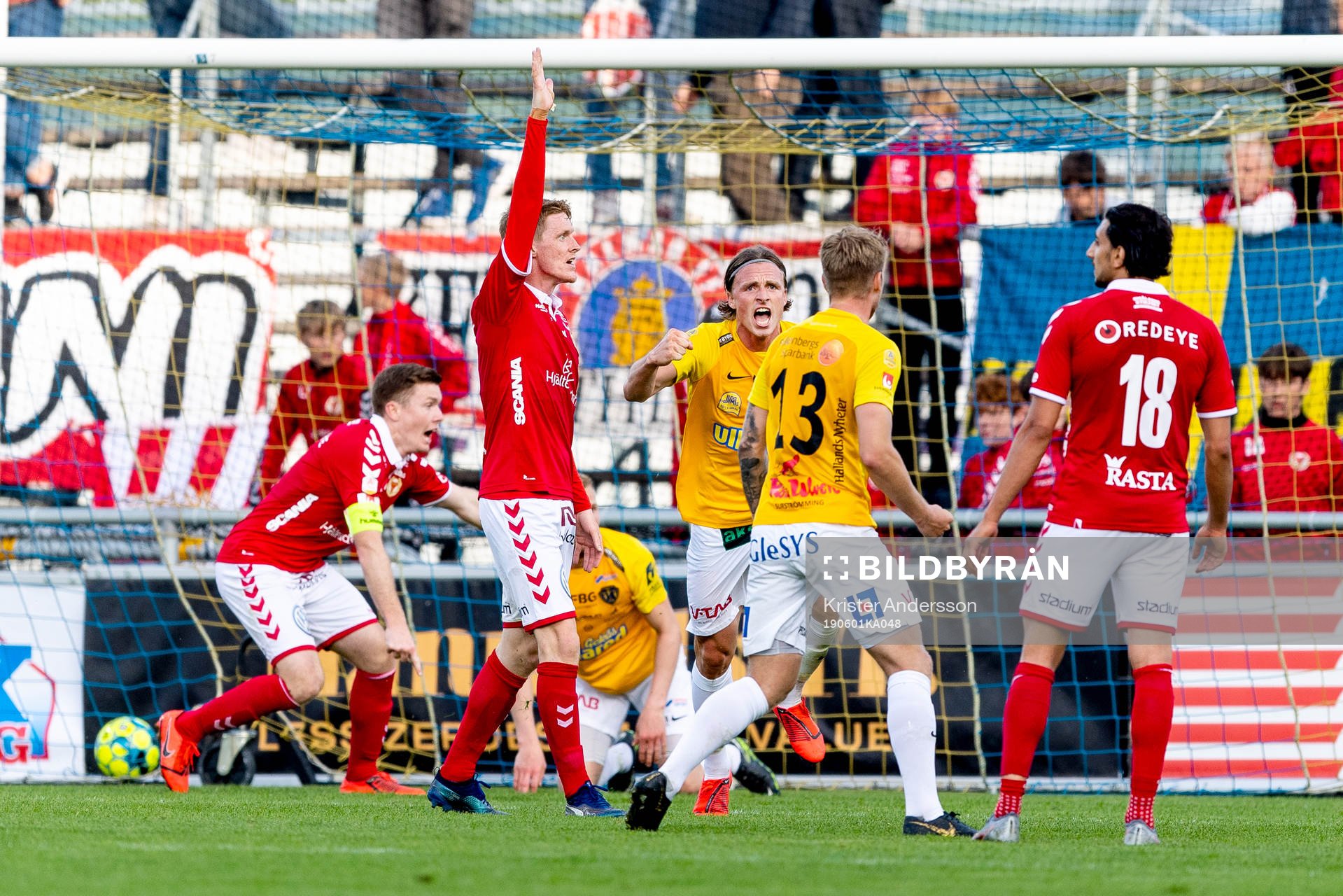 Falkenbergs spelare jublar