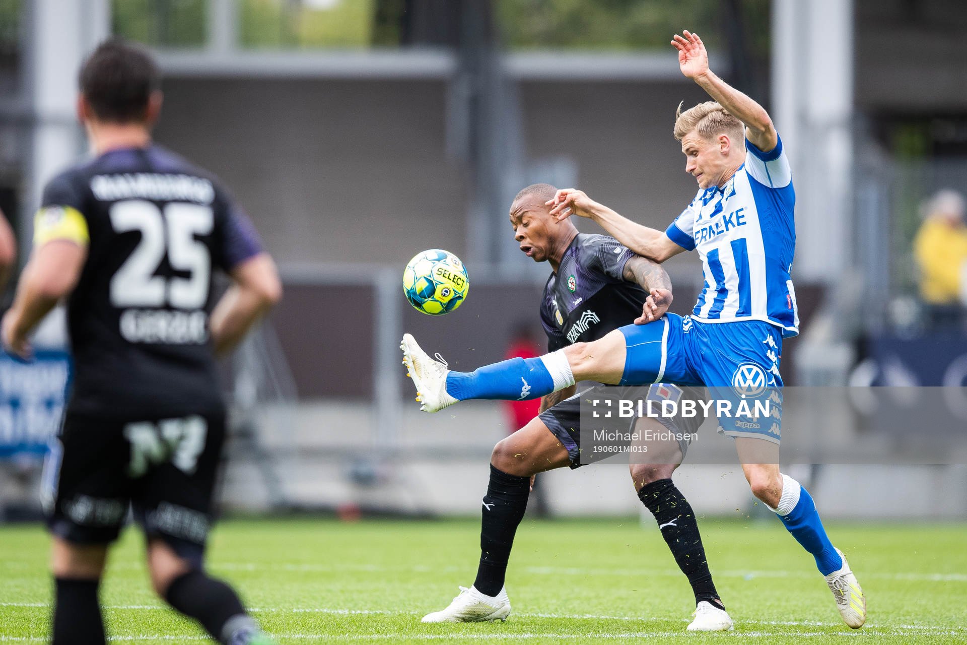 Örebros Carlos Strandberg och IFK Göteborgs Carl Starfelt