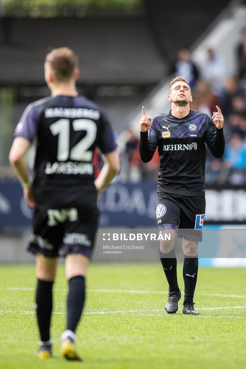 Örebros Filip Rogic jublar