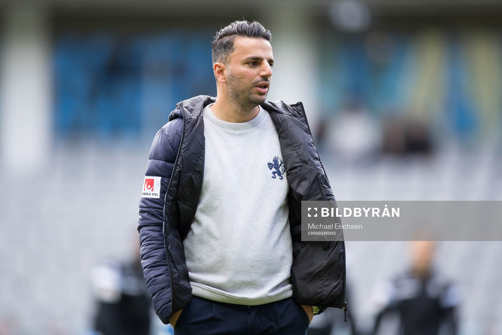 IFK Göteborgs tränare Poya Asbaghi innan fotbollsmatchen