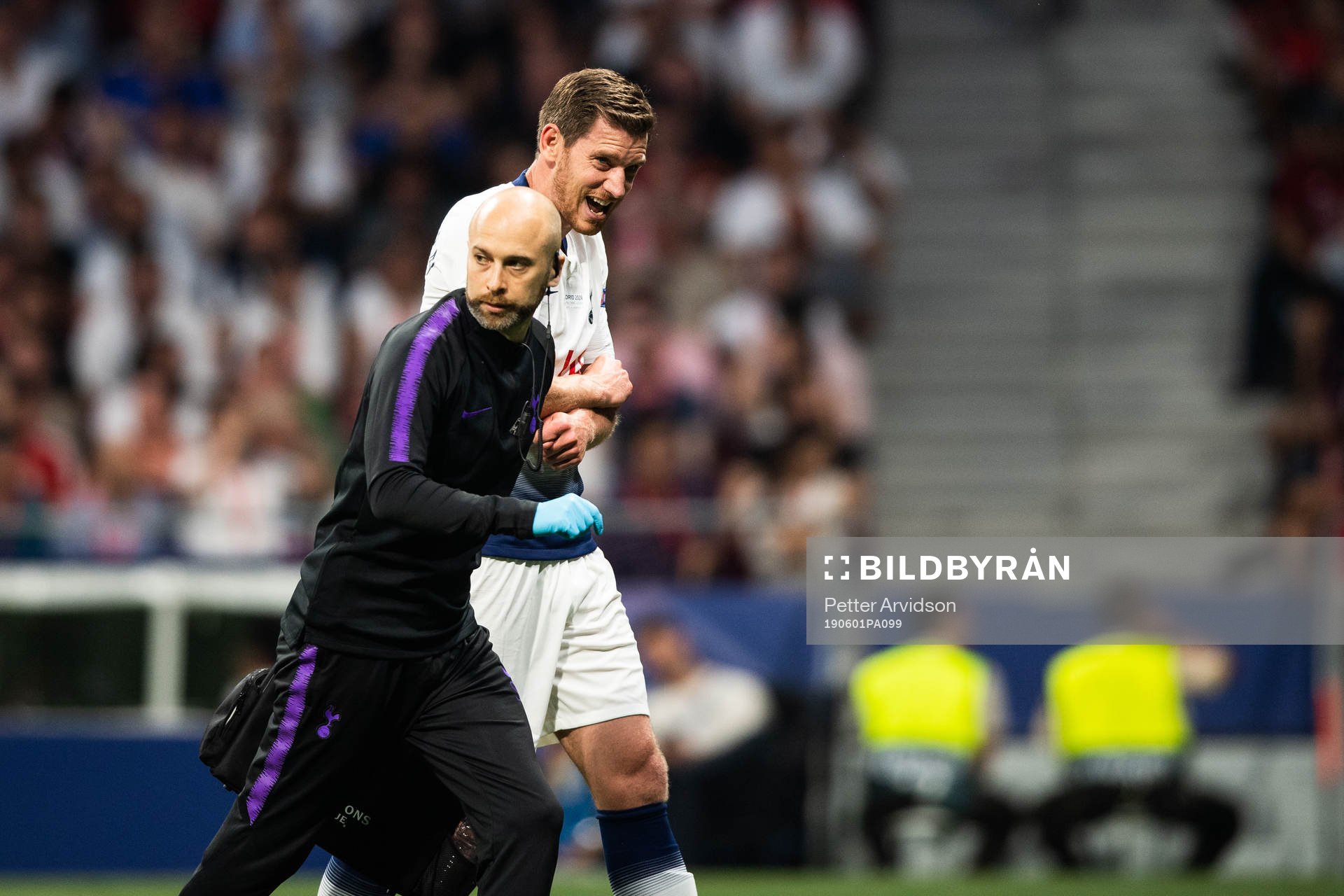 Jan Vertonghen of Tottenham reaches for his arm