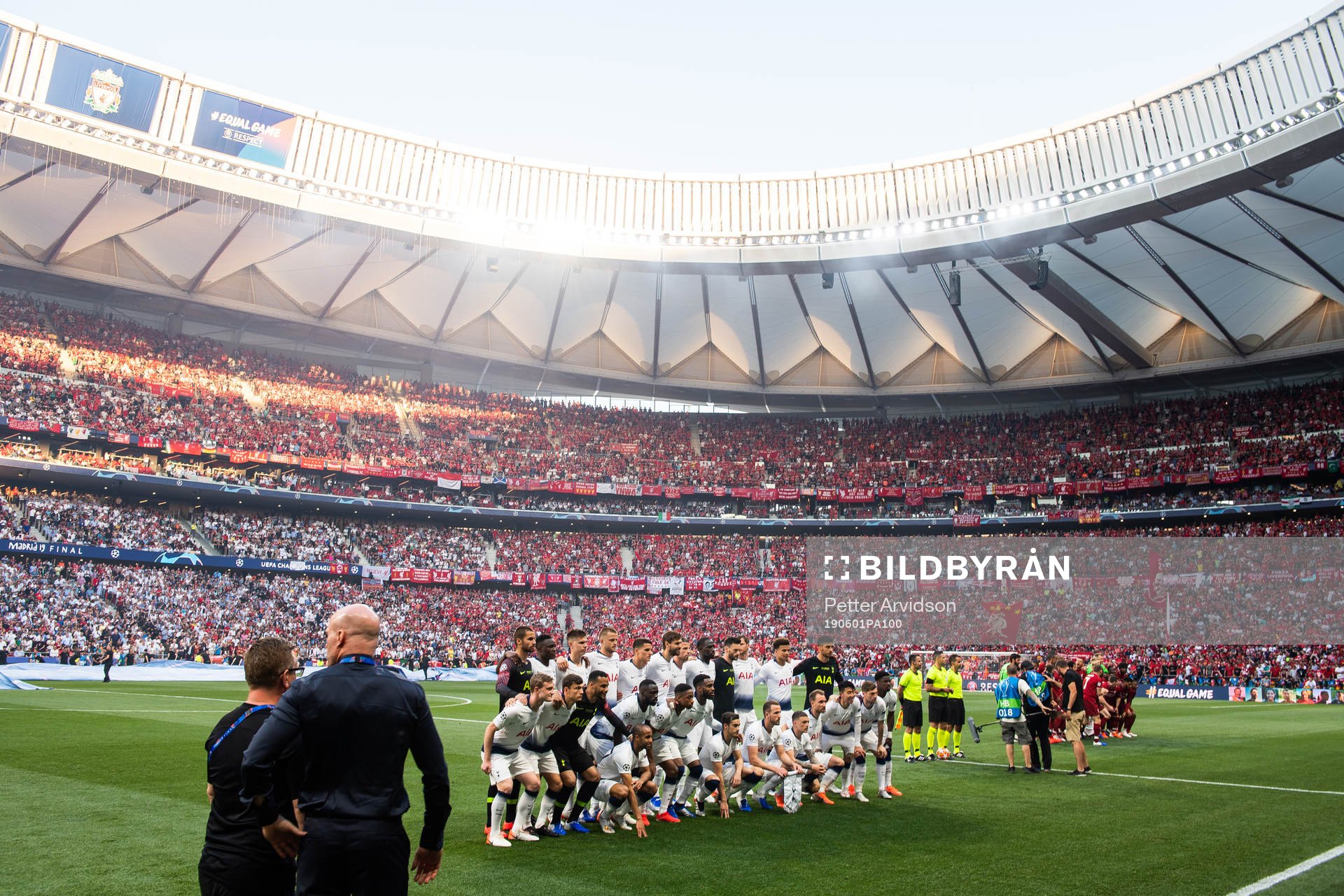 Players of Liverpool and of Tottenham pose for team photos