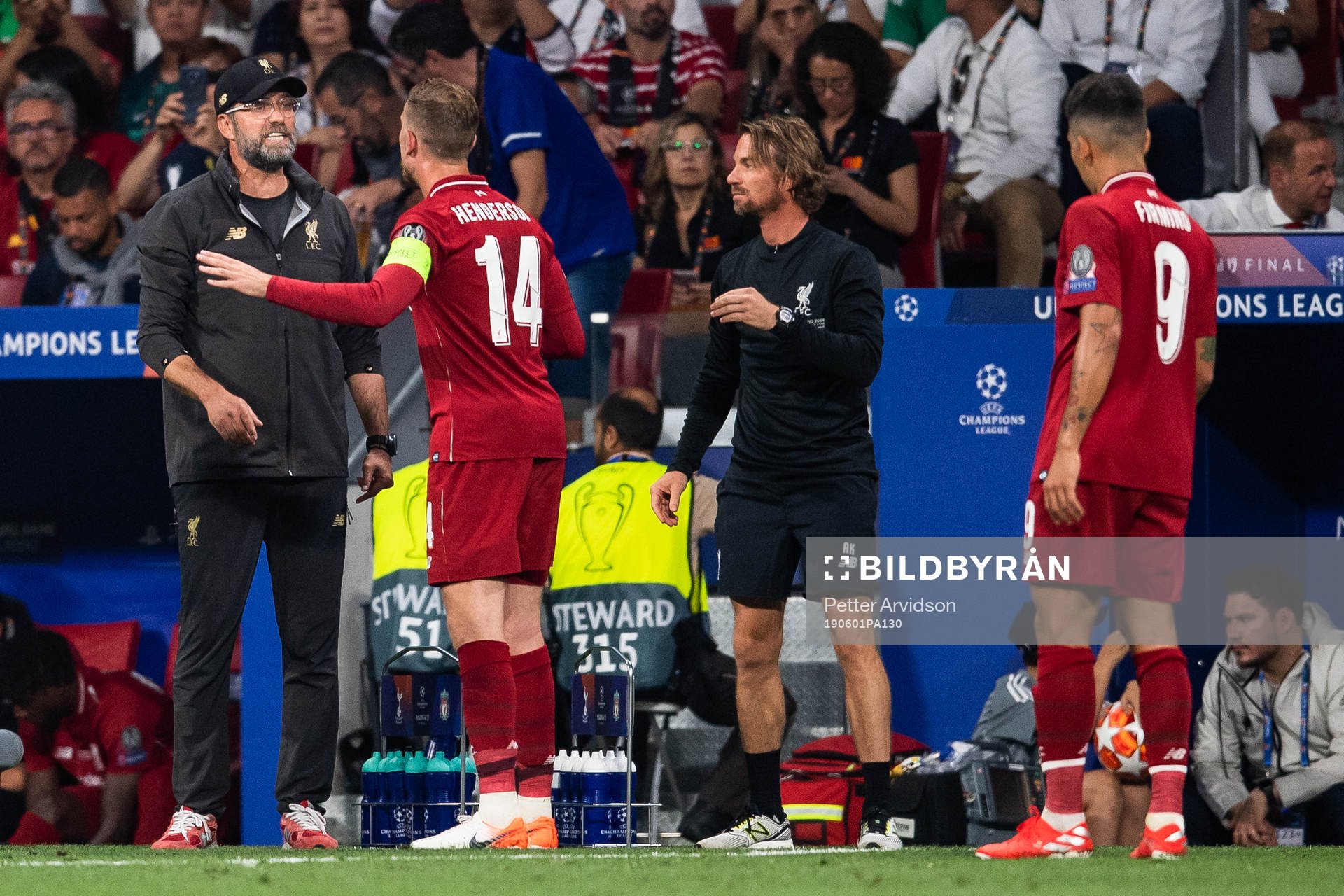Head coach Jürgen Klopp and Jordan Hendersonof Liverpool