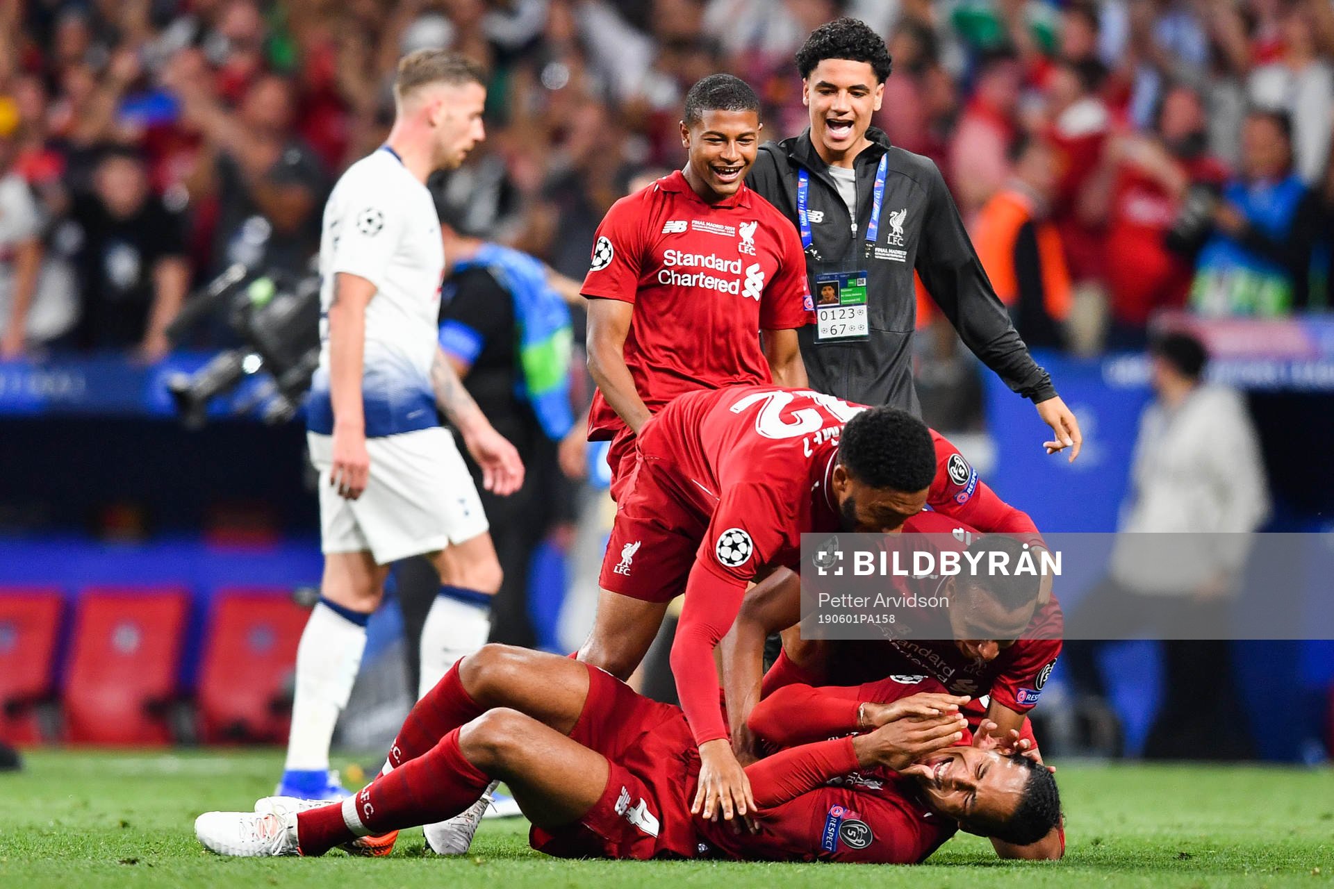 Virgil van Dijk and Joe Gomez of Liverpool celebrate