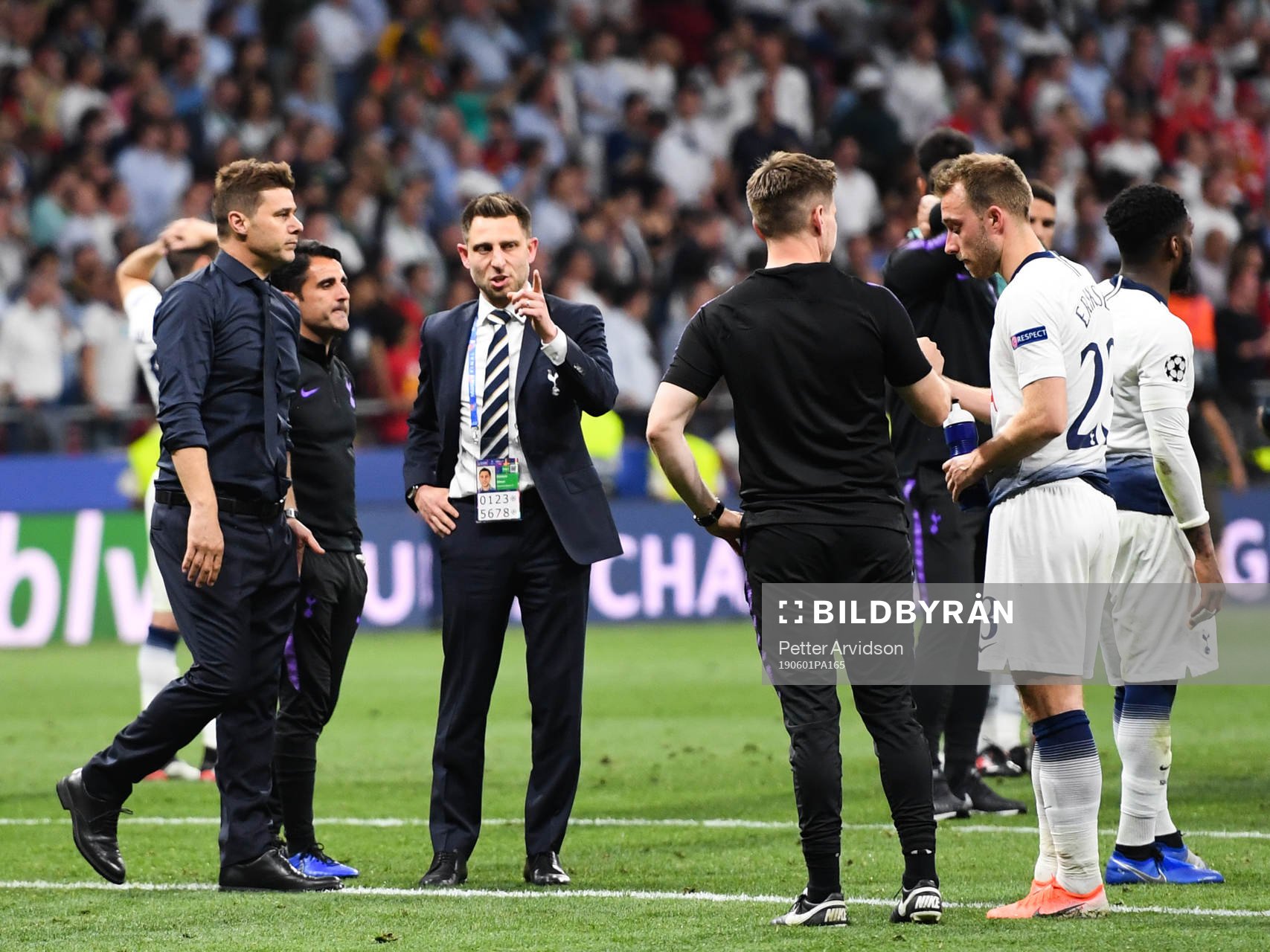 Head coach Mauricio Pochettino of Tottenham looks dejected