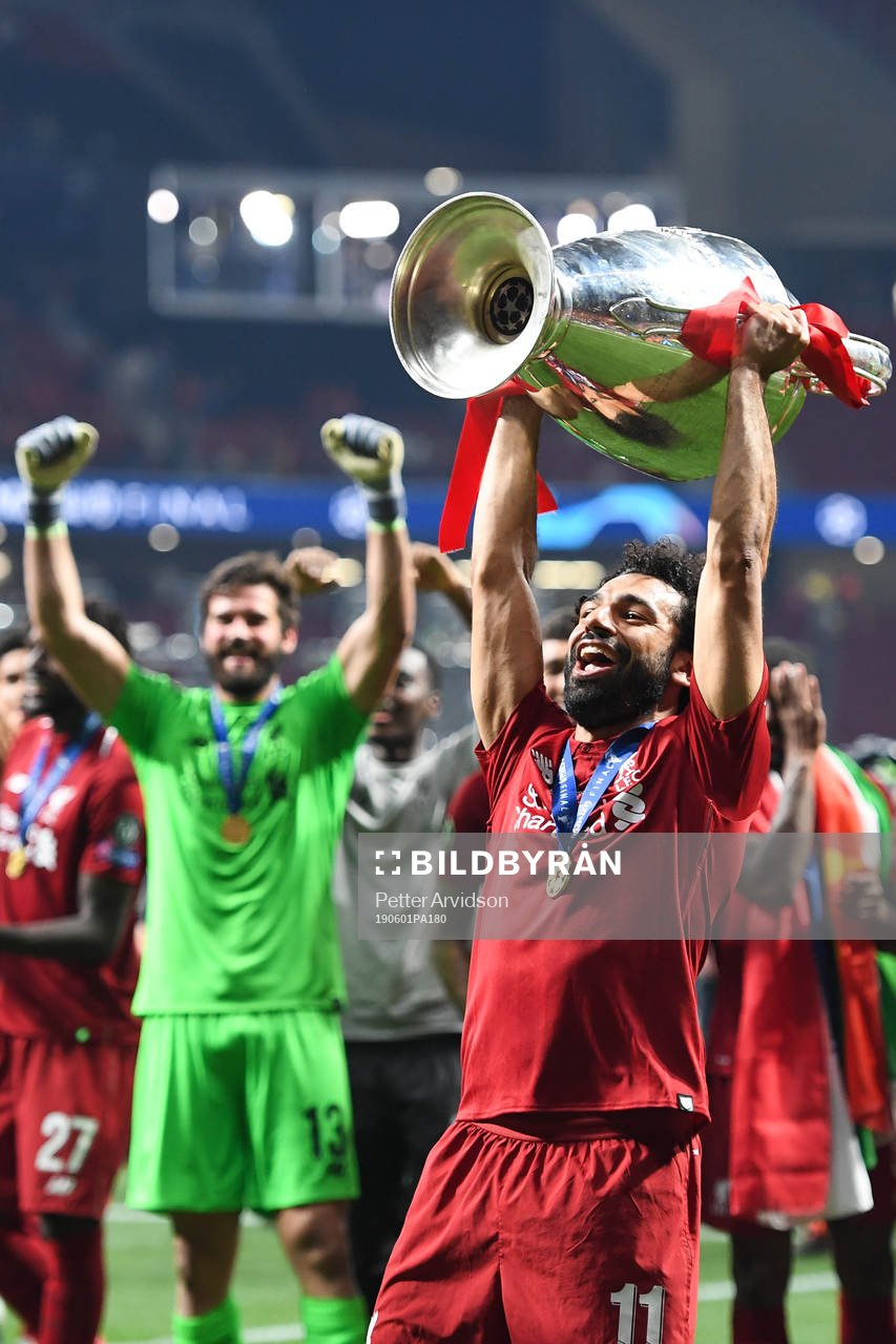 Mohamed Salah of Liverpool celebrates with the throphy