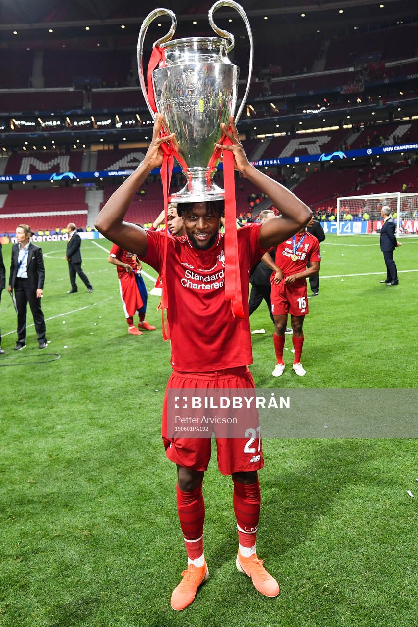 Divock Origi of Liverpool celebrate with the trophy