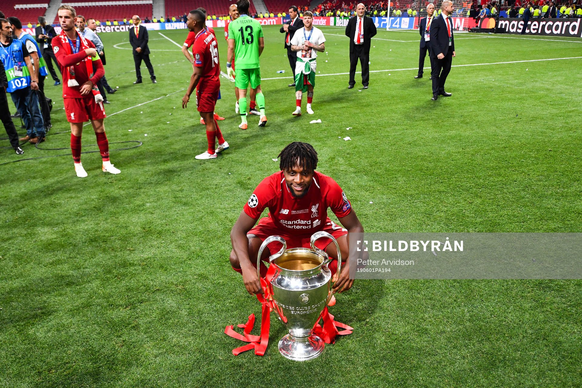 Divock Origi of Liverpool celebrate with the trophy