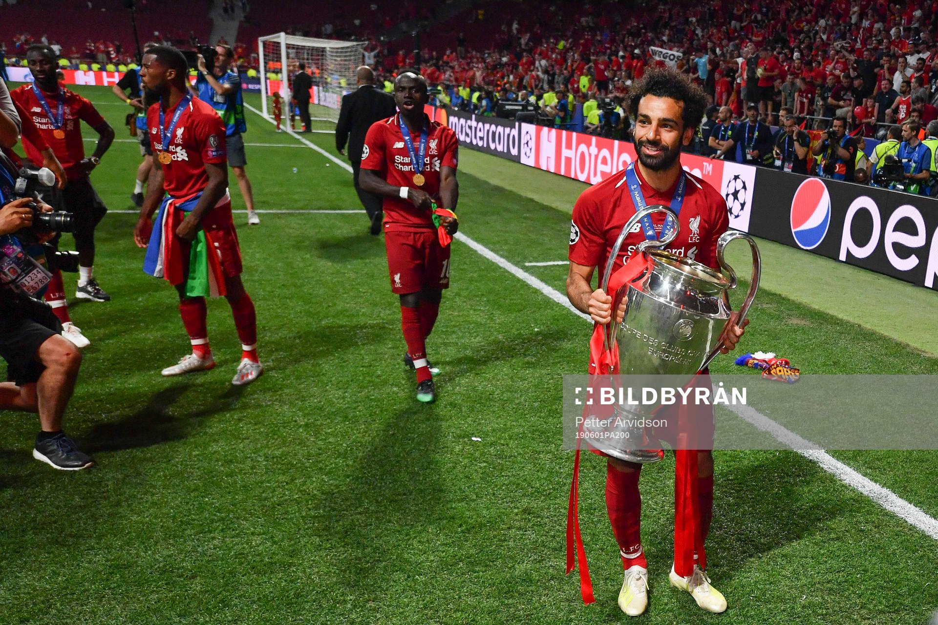 Mohamed Salah of Liverpool celebrate with the trophy