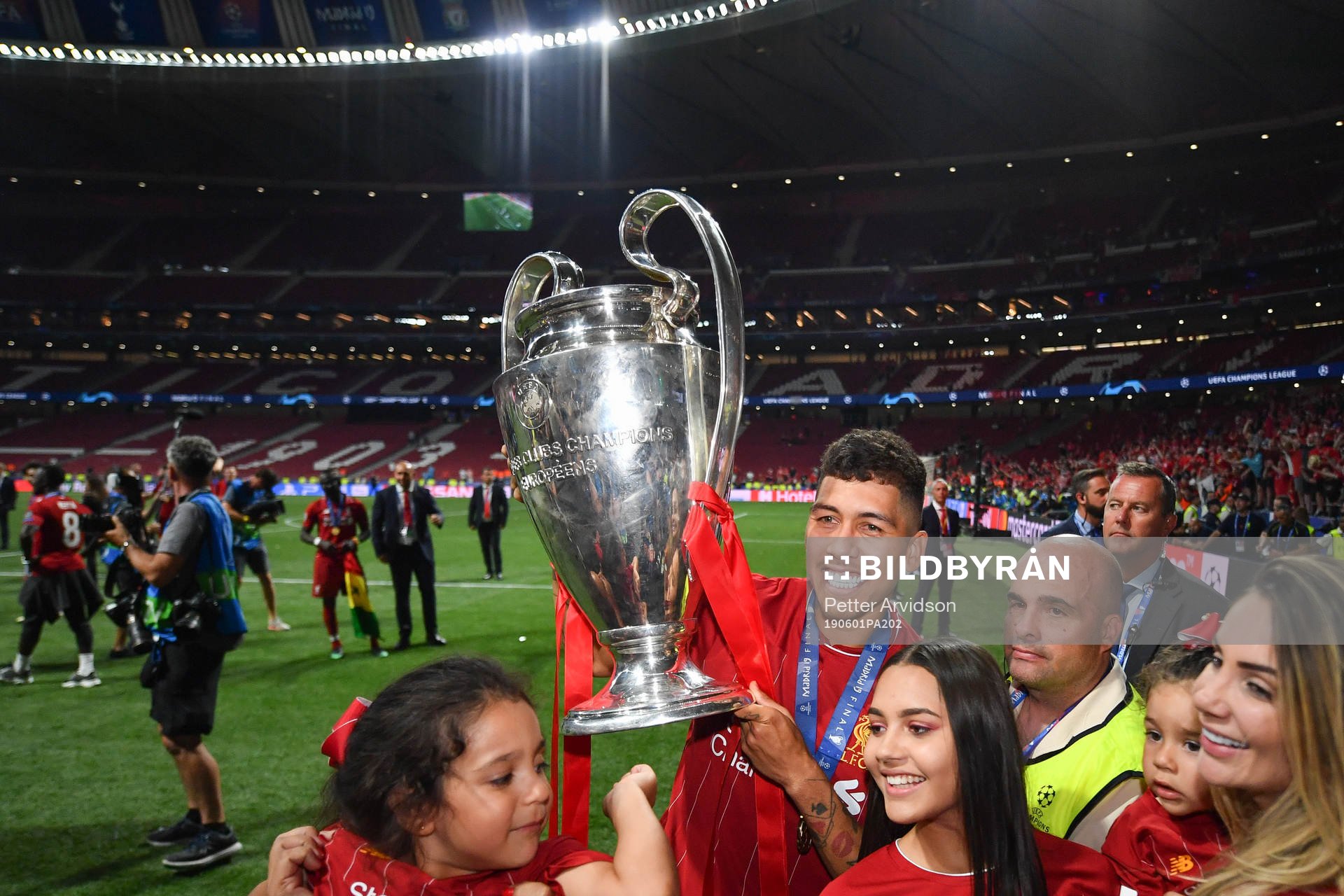 Roberto Firmino of Liverpool celebrate with the trophy