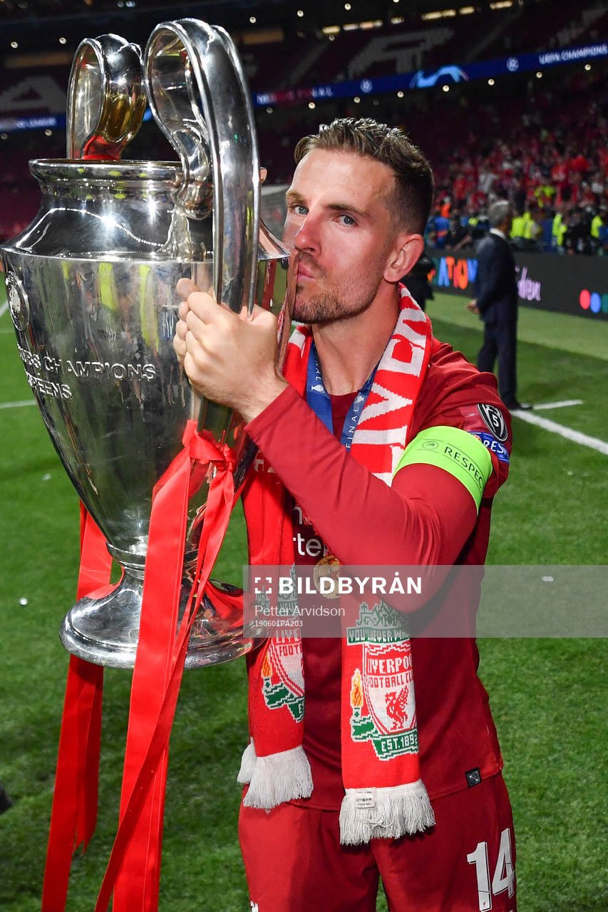 Jordan Henderson of Liverpool celebrate with the trophy