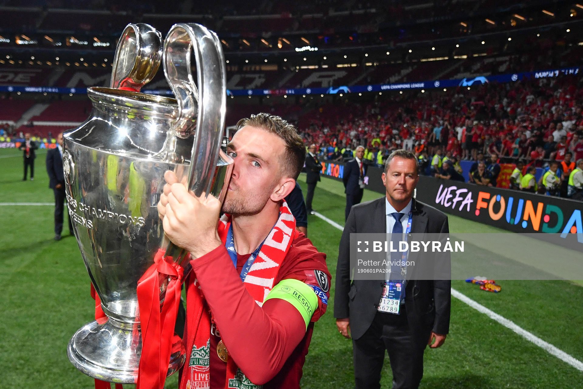 Jordan Henderson of Liverpool celebrate with the trophy