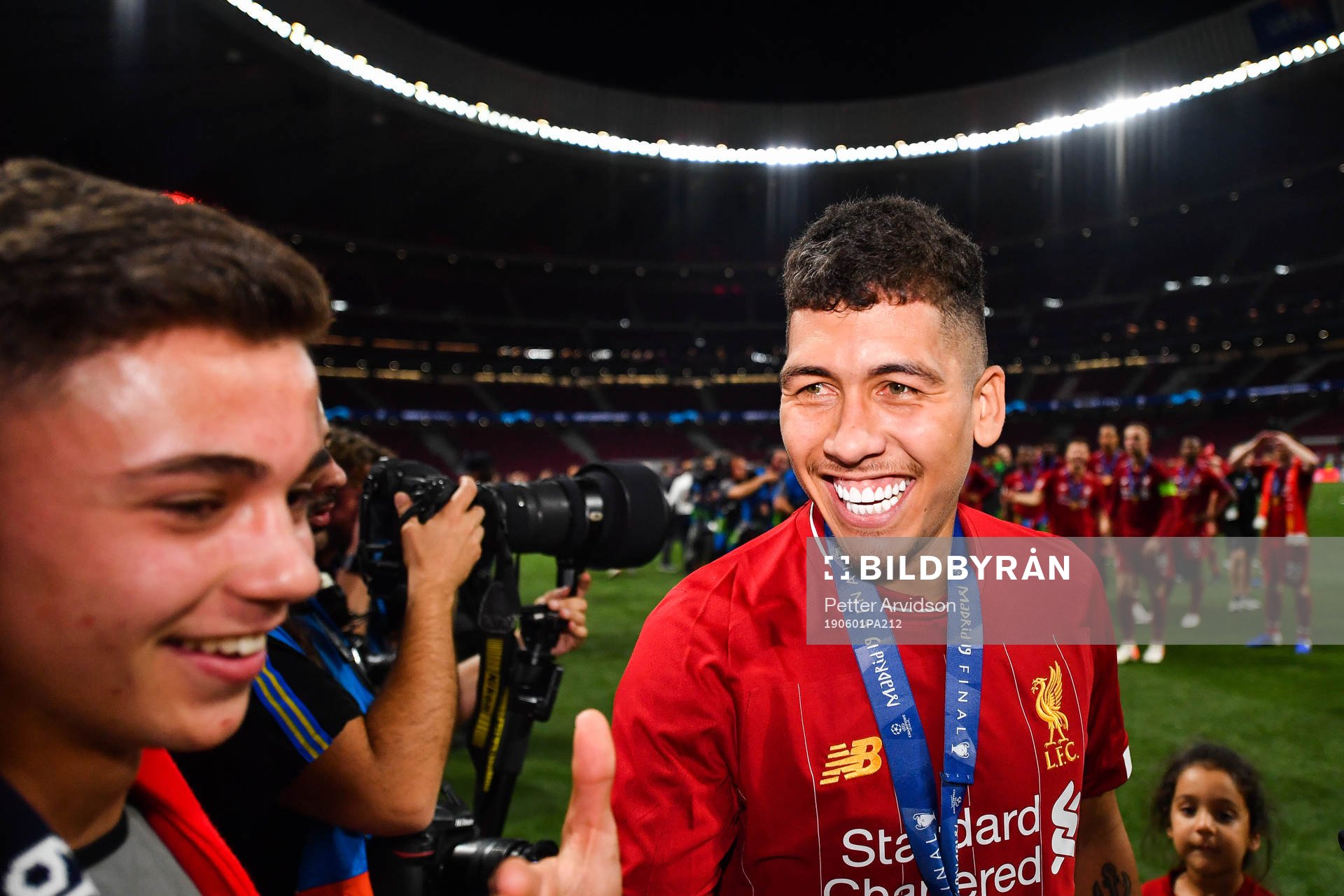 Roberto Firmino of Liverpool celebrate