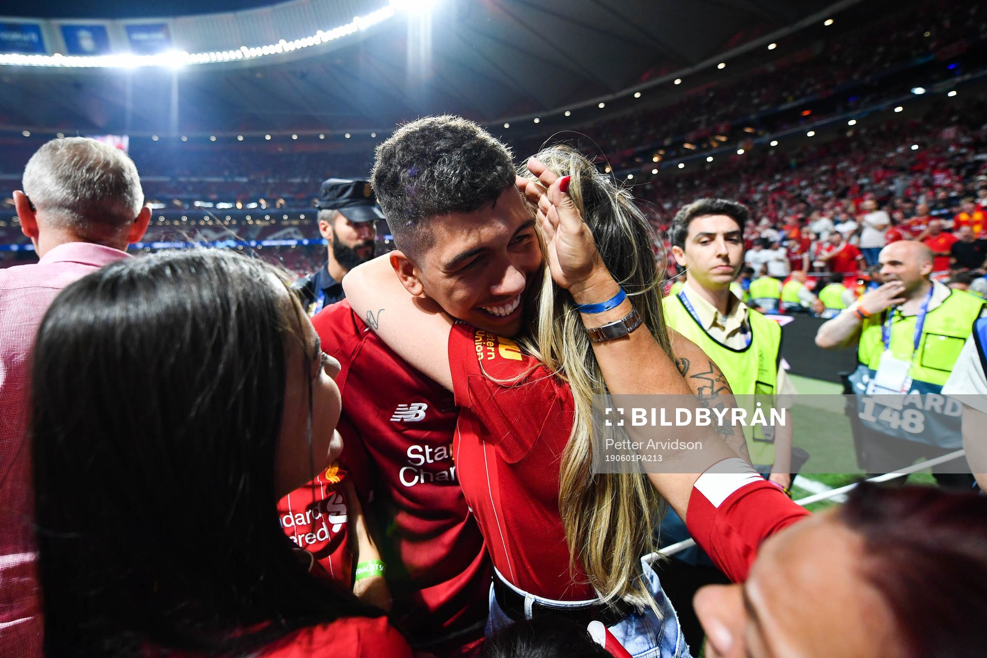 Roberto Firmino of Liverpool celebrate