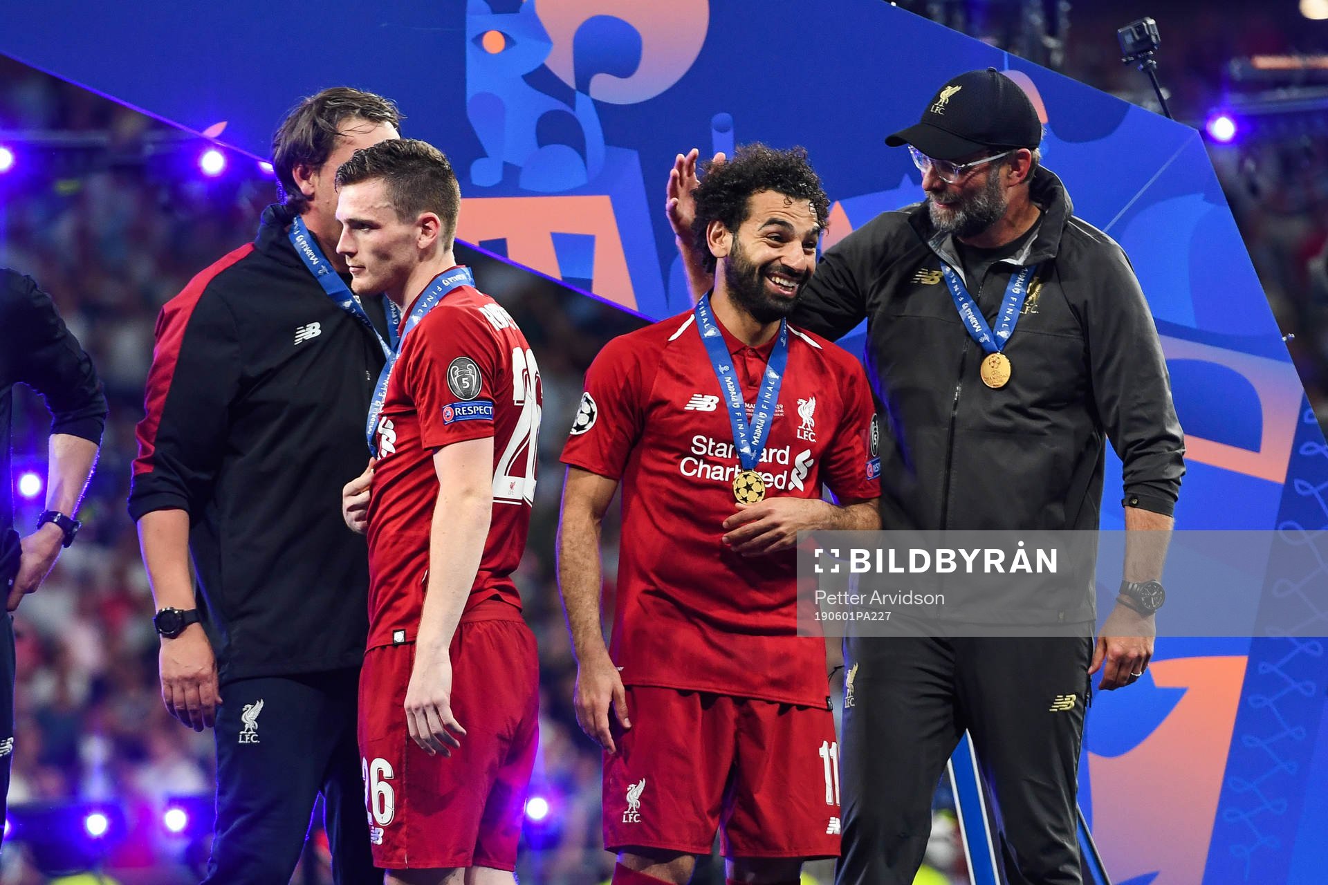 Mohamed Salah and Head coach Jürgen Klopp in the podium