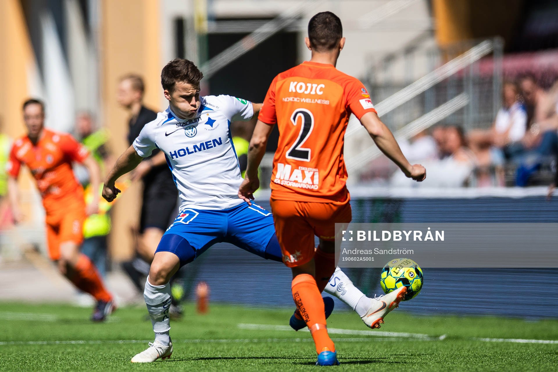 IFK Norrköpings Simon Skrabb och AFC Eskilstunas Adnan