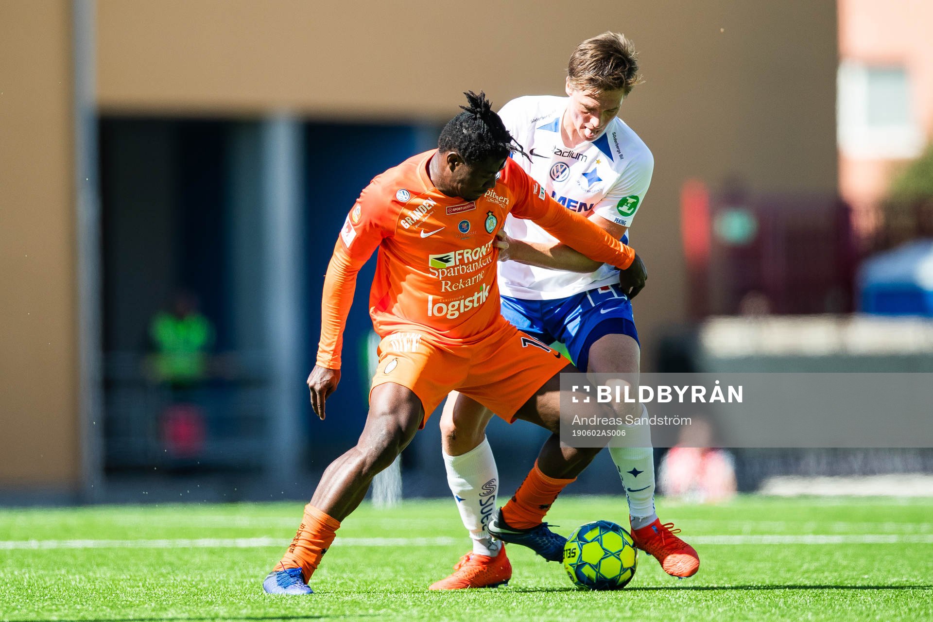 AFC Eskilstunas q Nnamani och IFK Norrköpings Rasmus