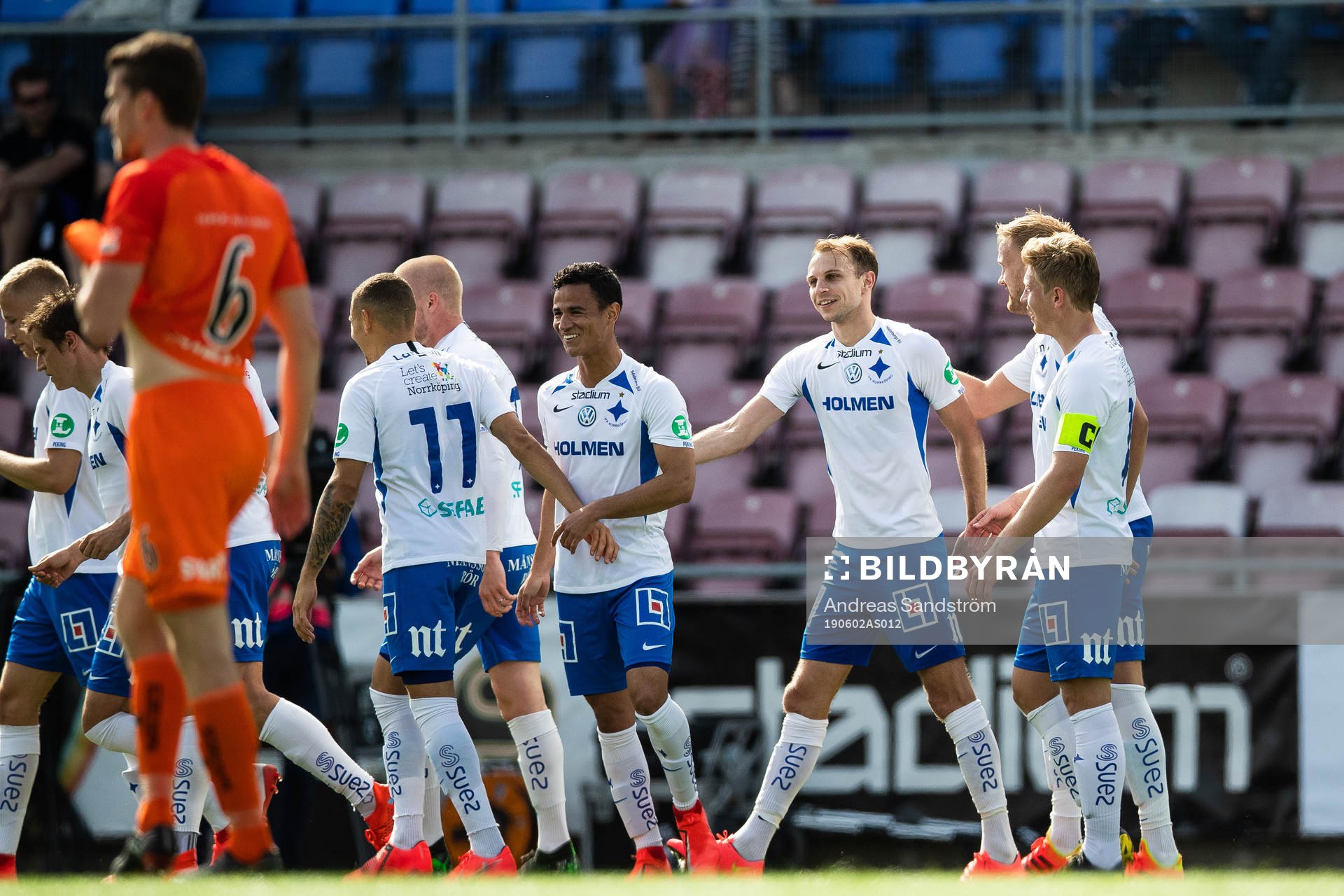 IFK Norrköpings Lars Krogh Gerson jublar med lagkamrater