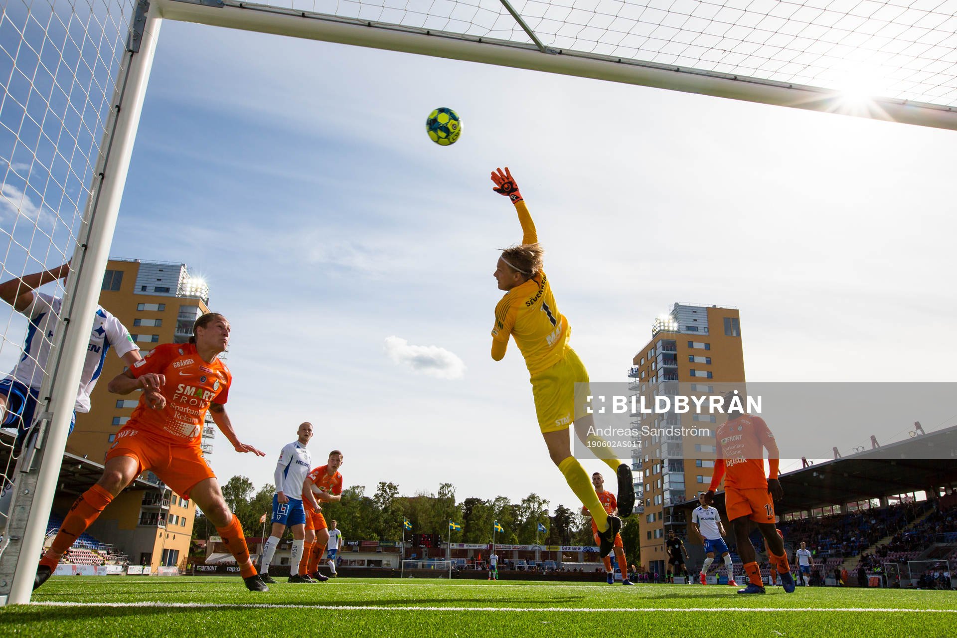IFK Norrköpings Lars Krogh Gerson (ej i bild) gör 0-2 på